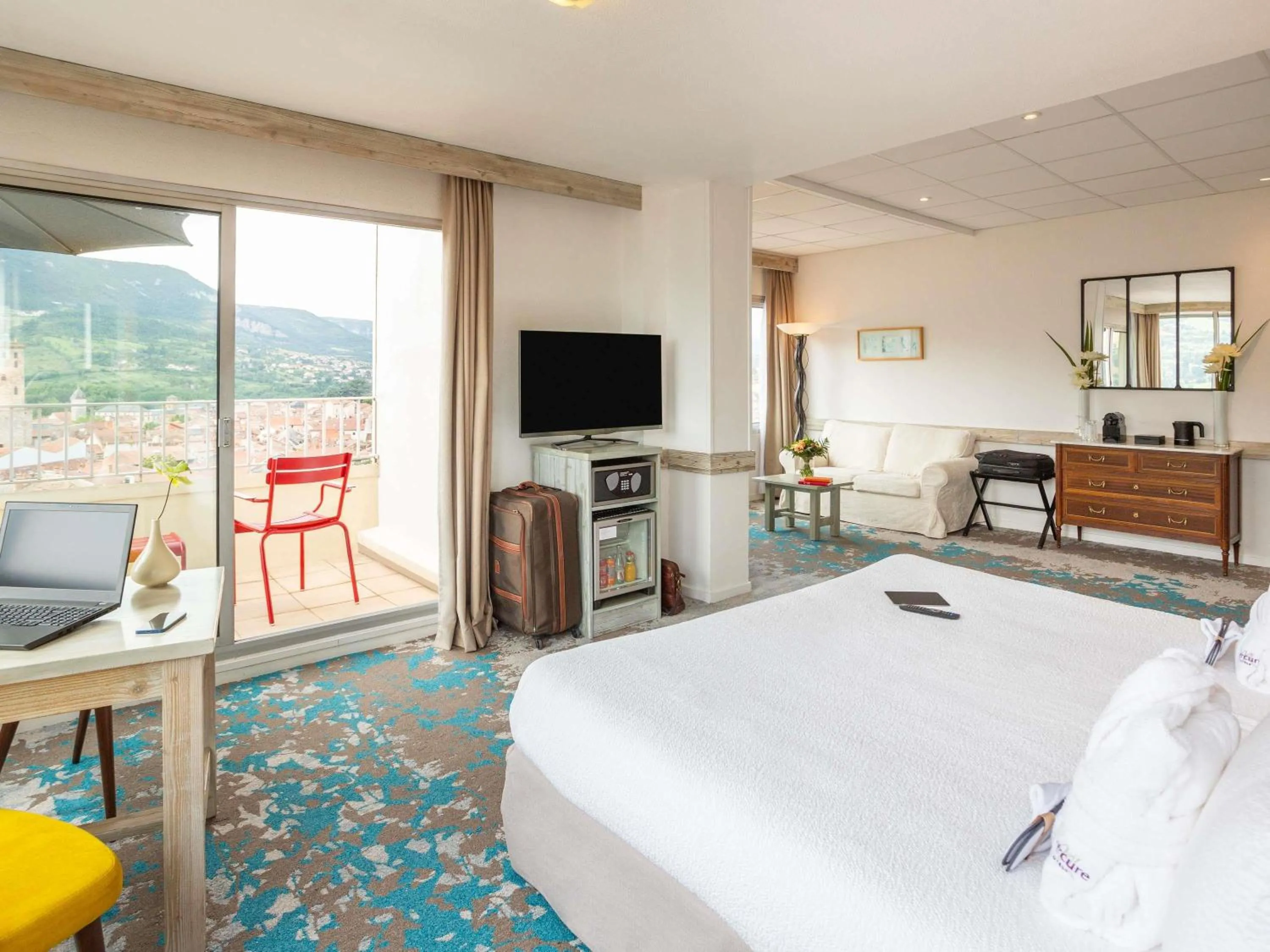 Bedroom, Bed in Mercure Millau