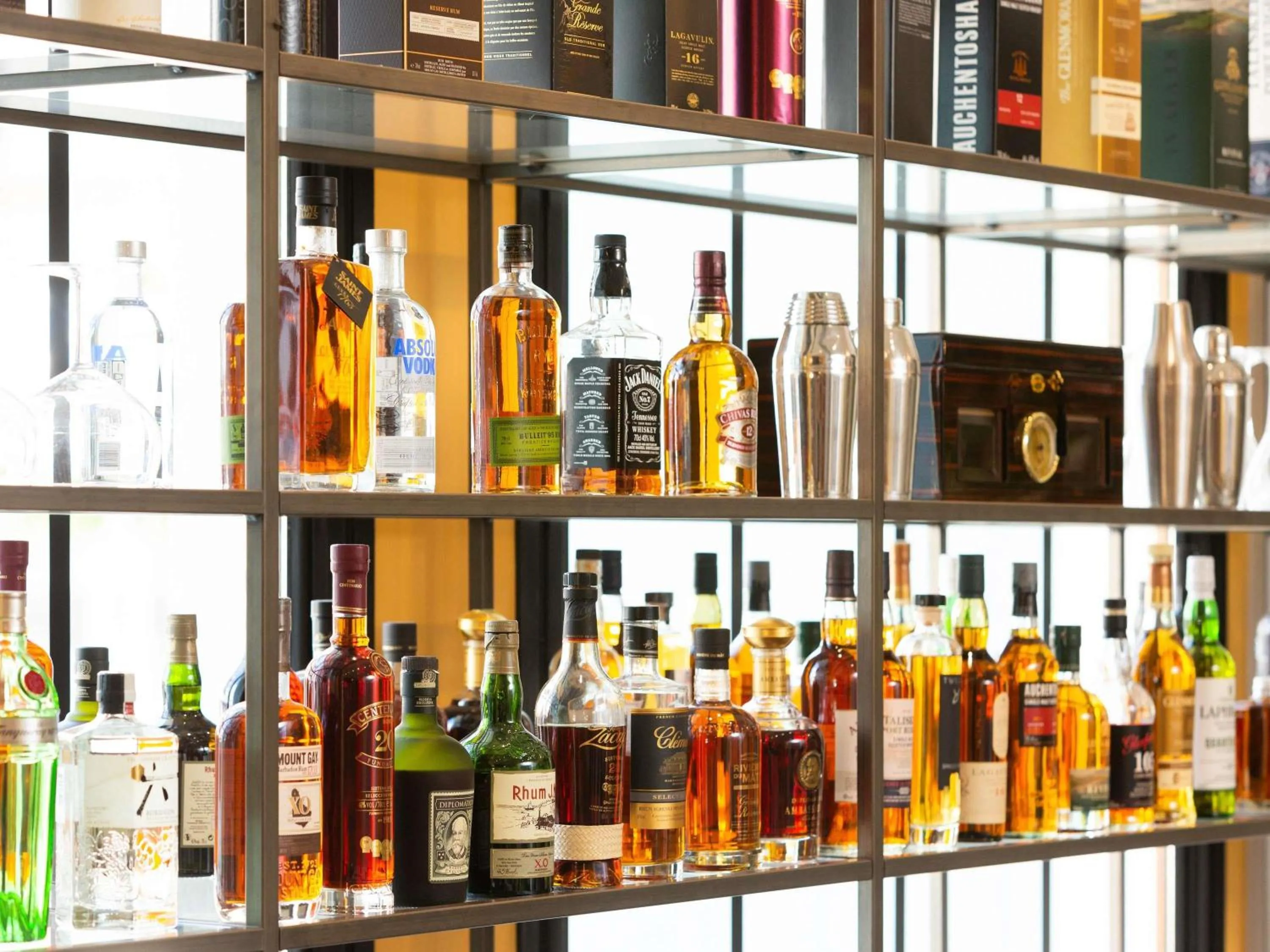 Lounge or bar in Mercure Millau