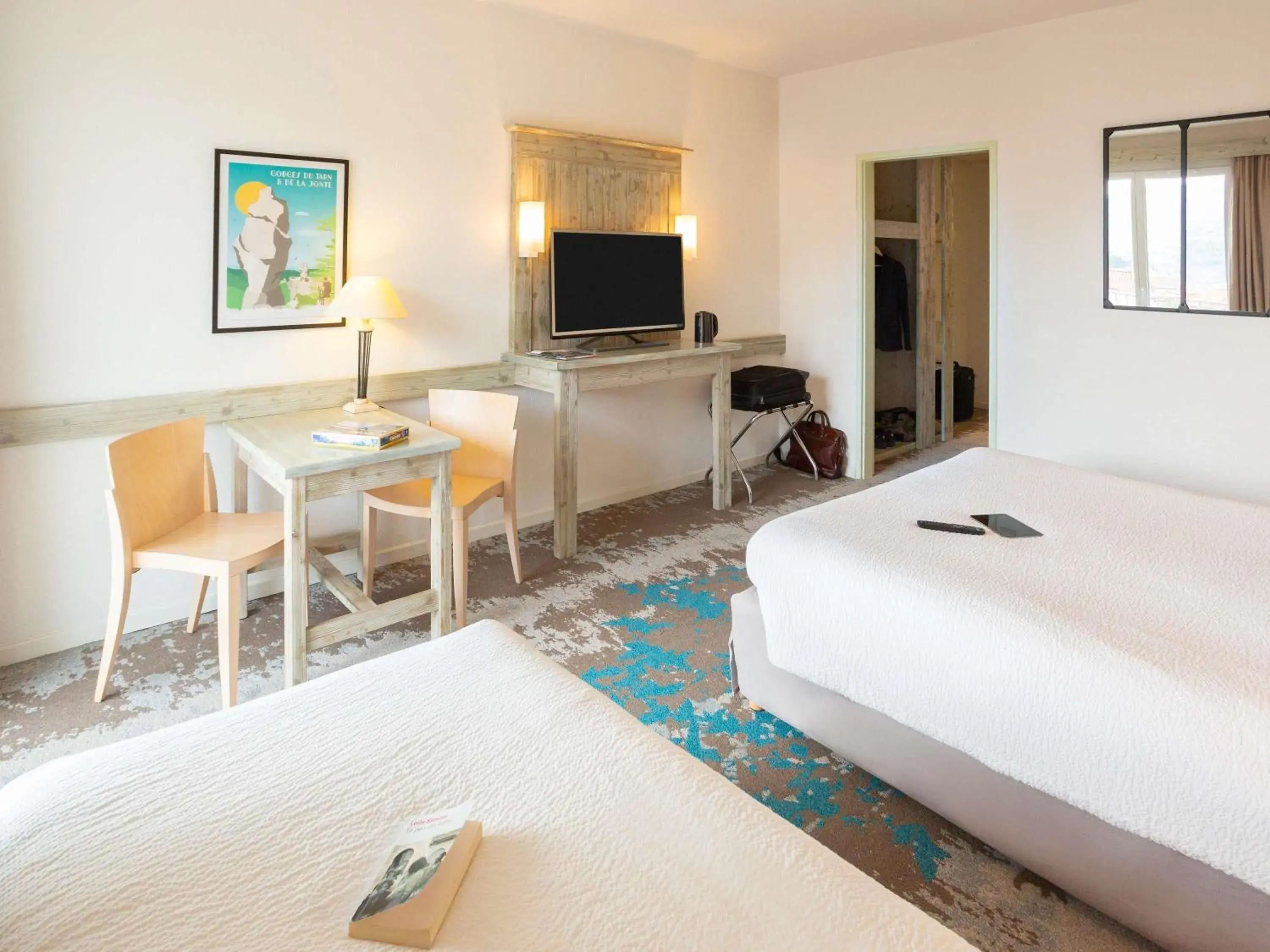 Classic Twin Room in Mercure Millau Classic Twin Room in Mercure Millau