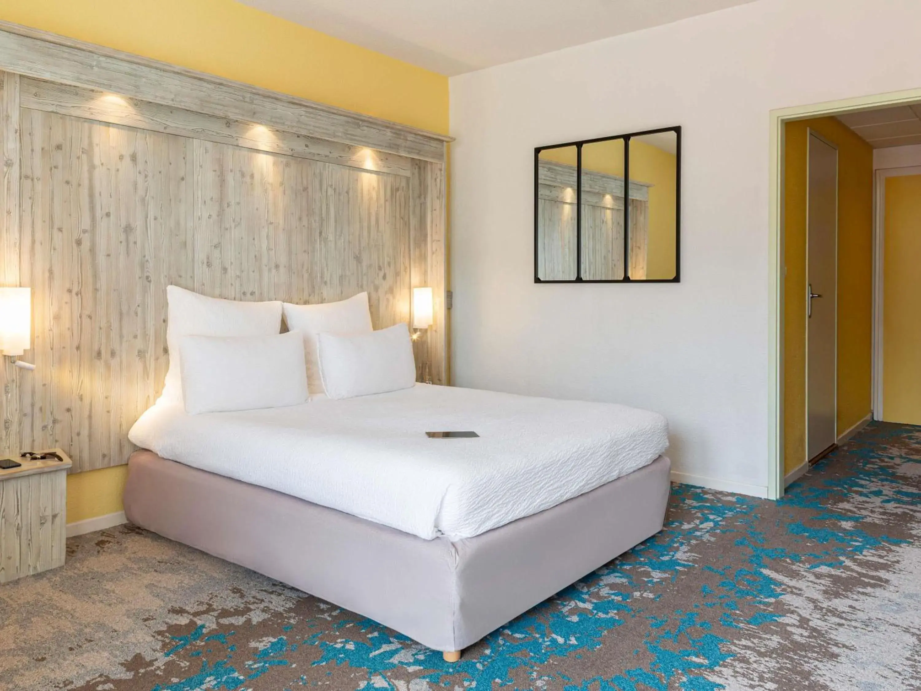 Classic Triple Room in Mercure Millau Classic Triple Room in Mercure Millau