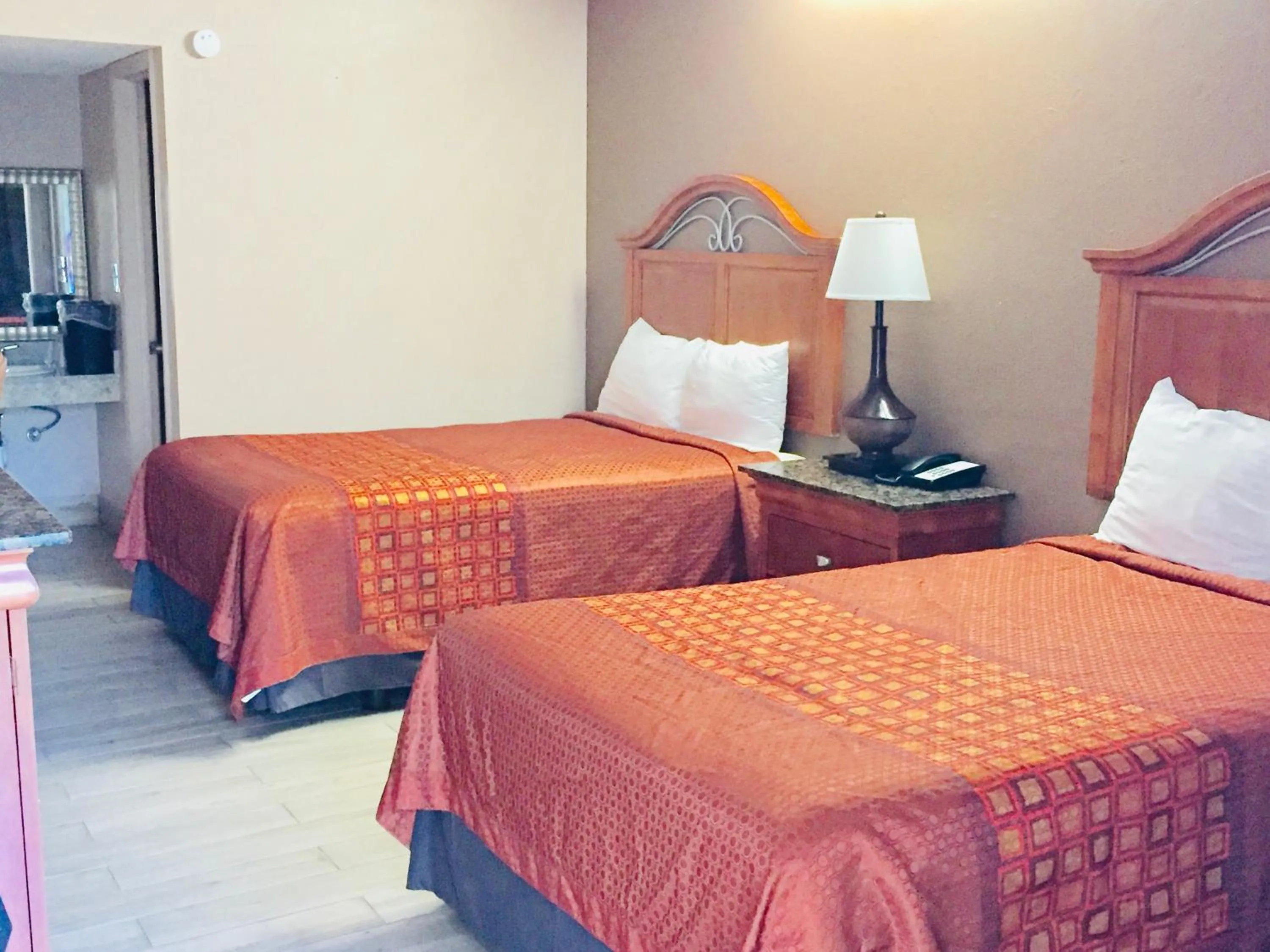 Bed in Masters Inn