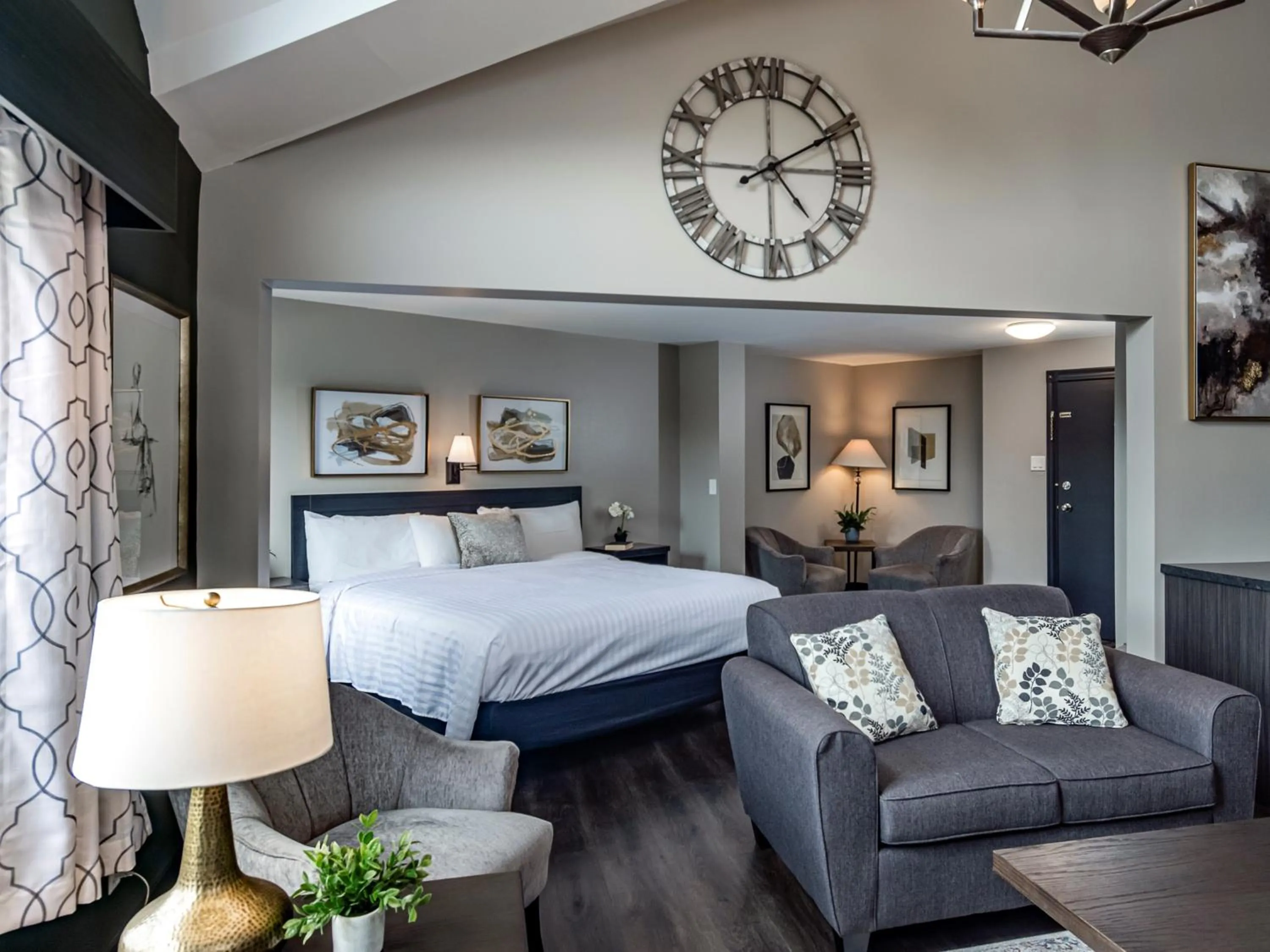 Seating area, Bed in The Wilds at Salmonier River