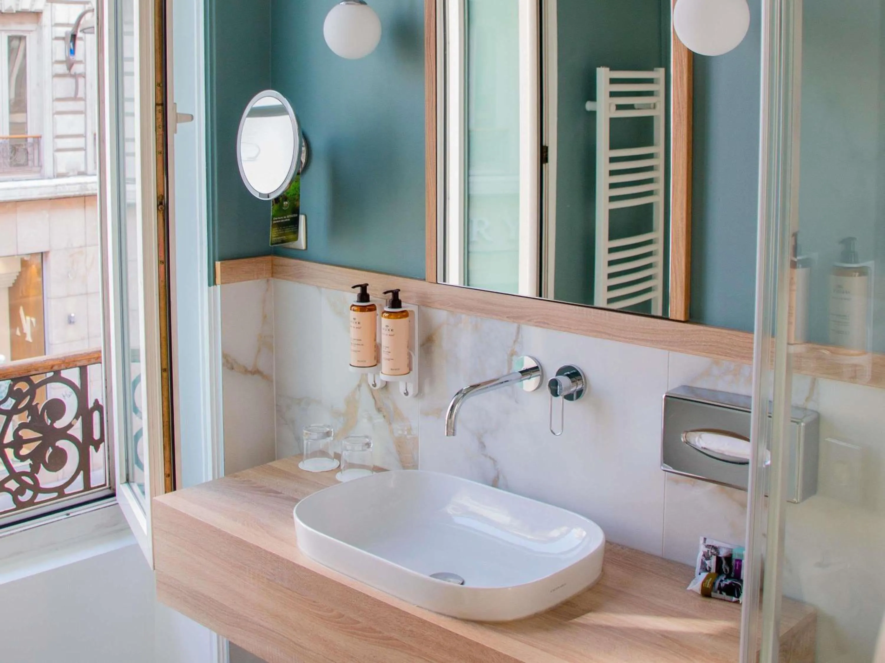 Bedroom in Mercure Lyon Centre Beaux-Arts