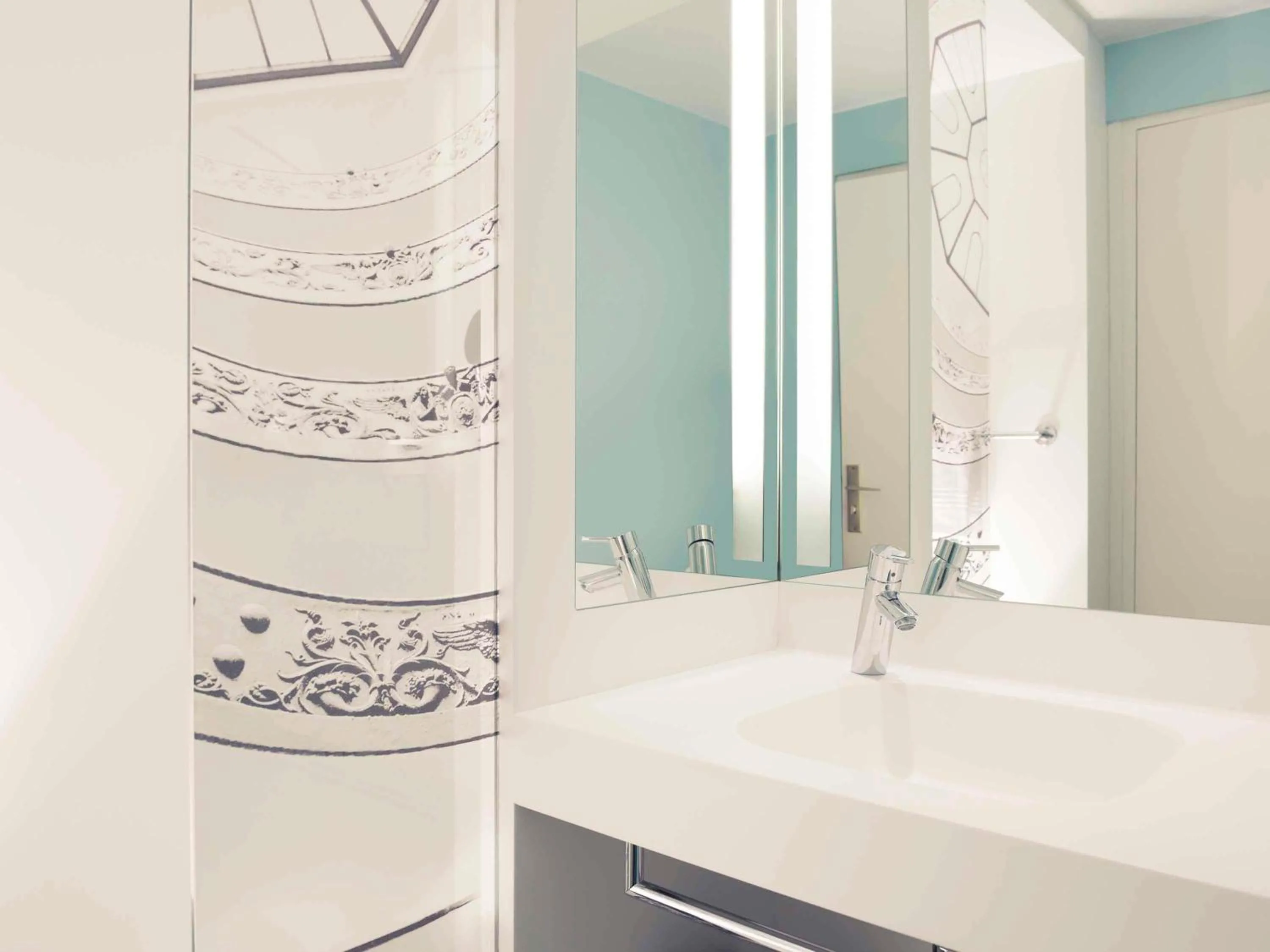 Bedroom in Mercure Lyon Centre Beaux-Arts