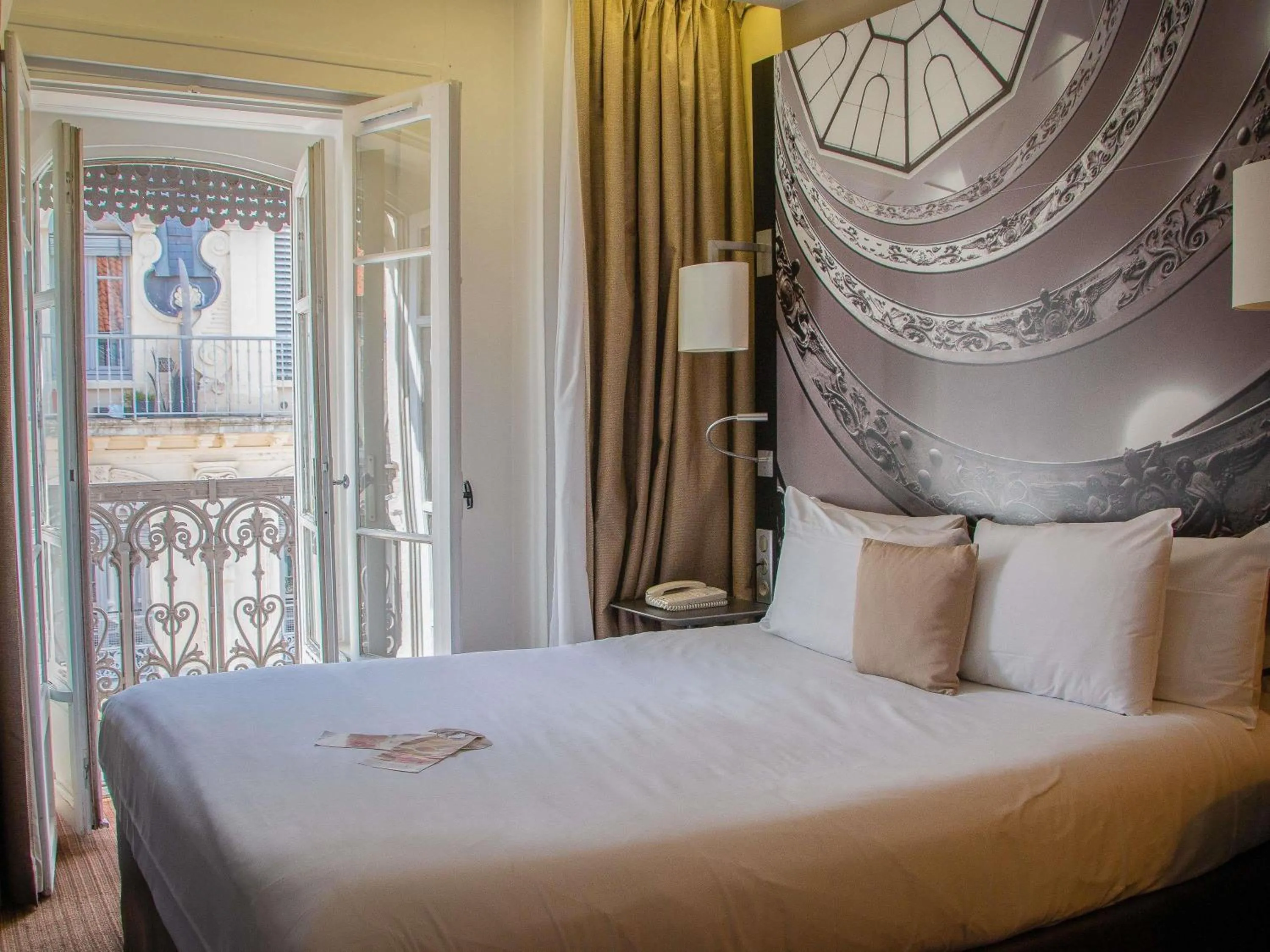 Bedroom, Bed in Mercure Lyon Centre Beaux-Arts