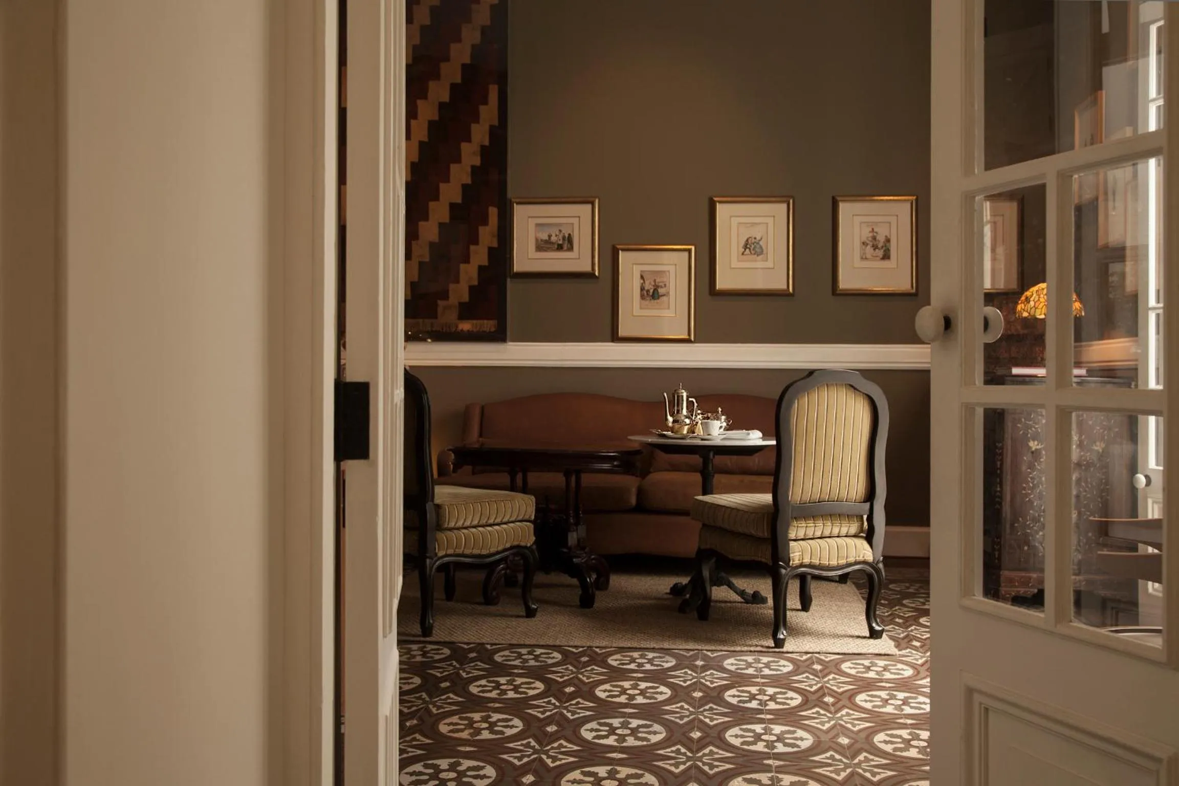 Photo of the whole room in Hotel B