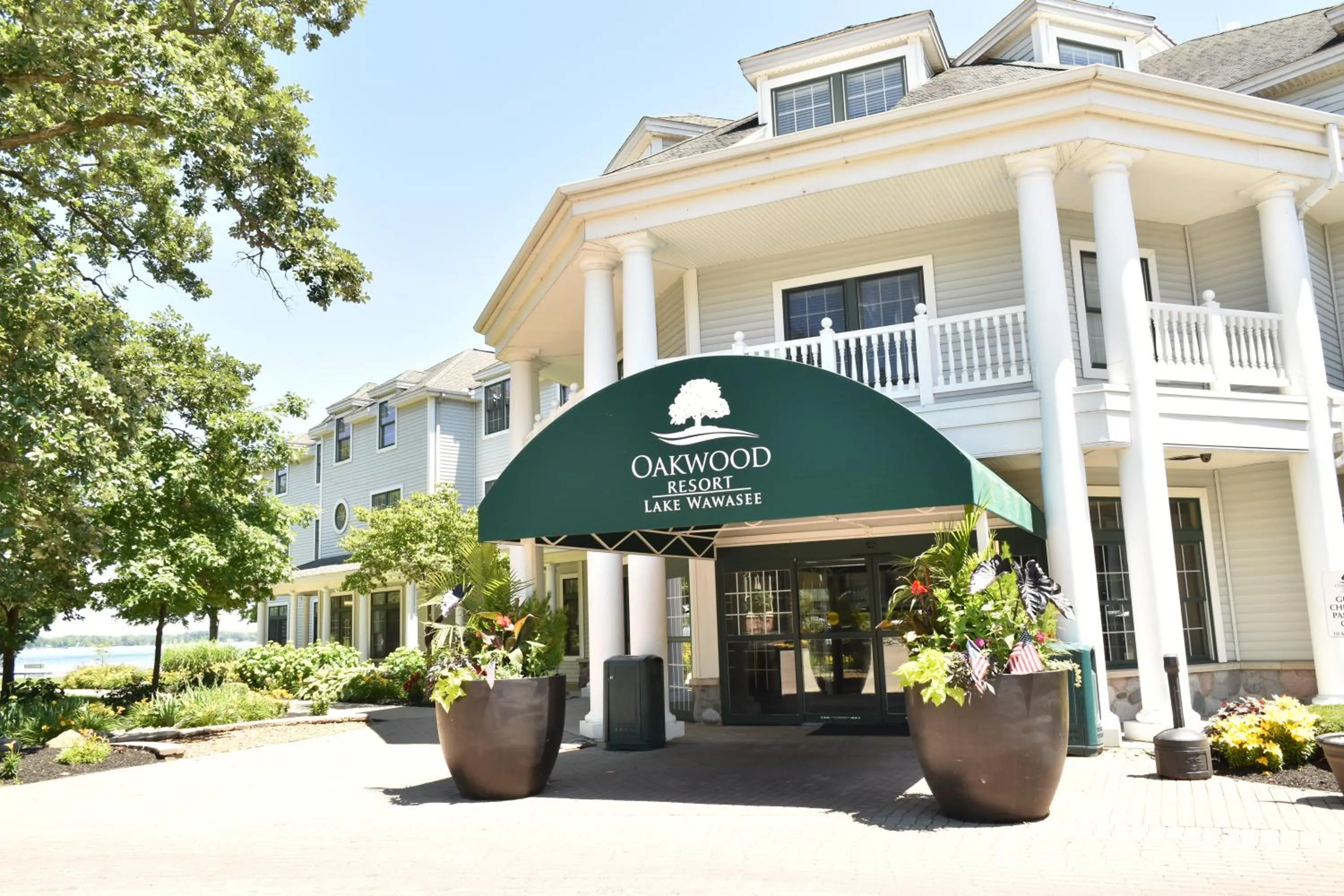 Facade/entrance in Oakwood Resort