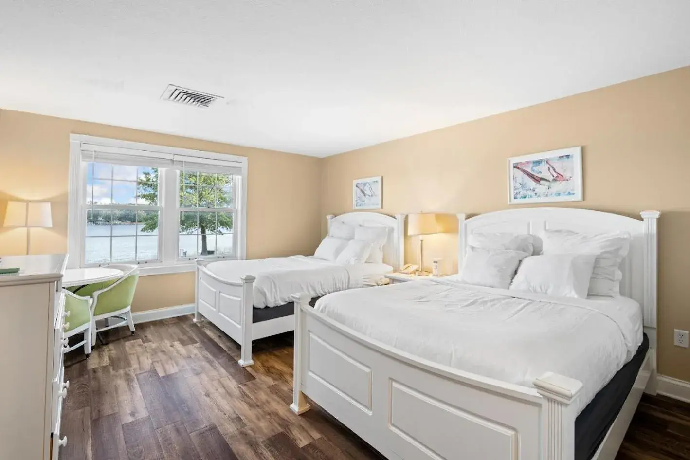 Queen Room with Two Queen Beds in Oakwood Resort Queen Room with Two Queen Beds in Oakwood Resort