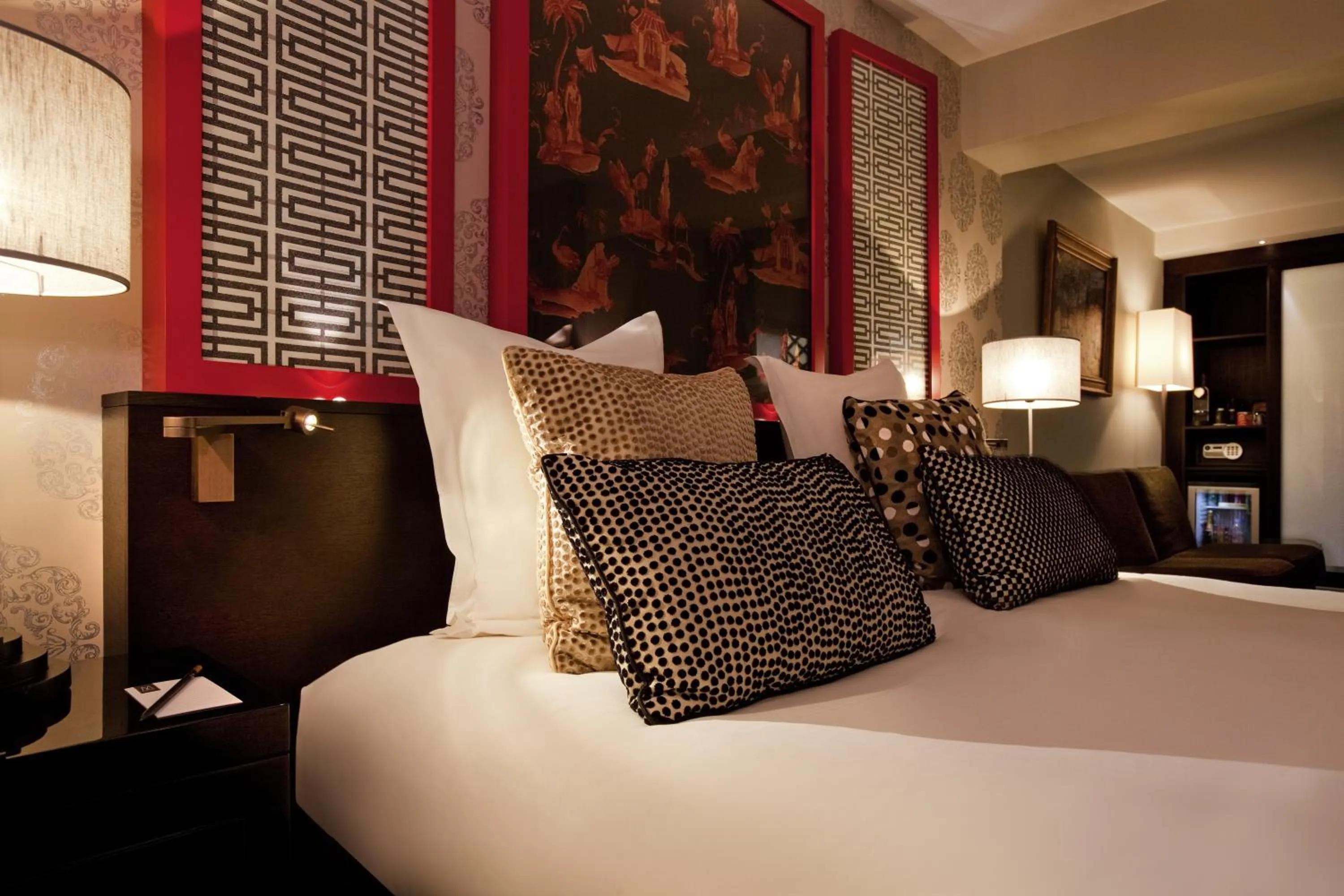 Bed in Le Stendhal Place Vendôme Hotel Paris - MGallery Collection