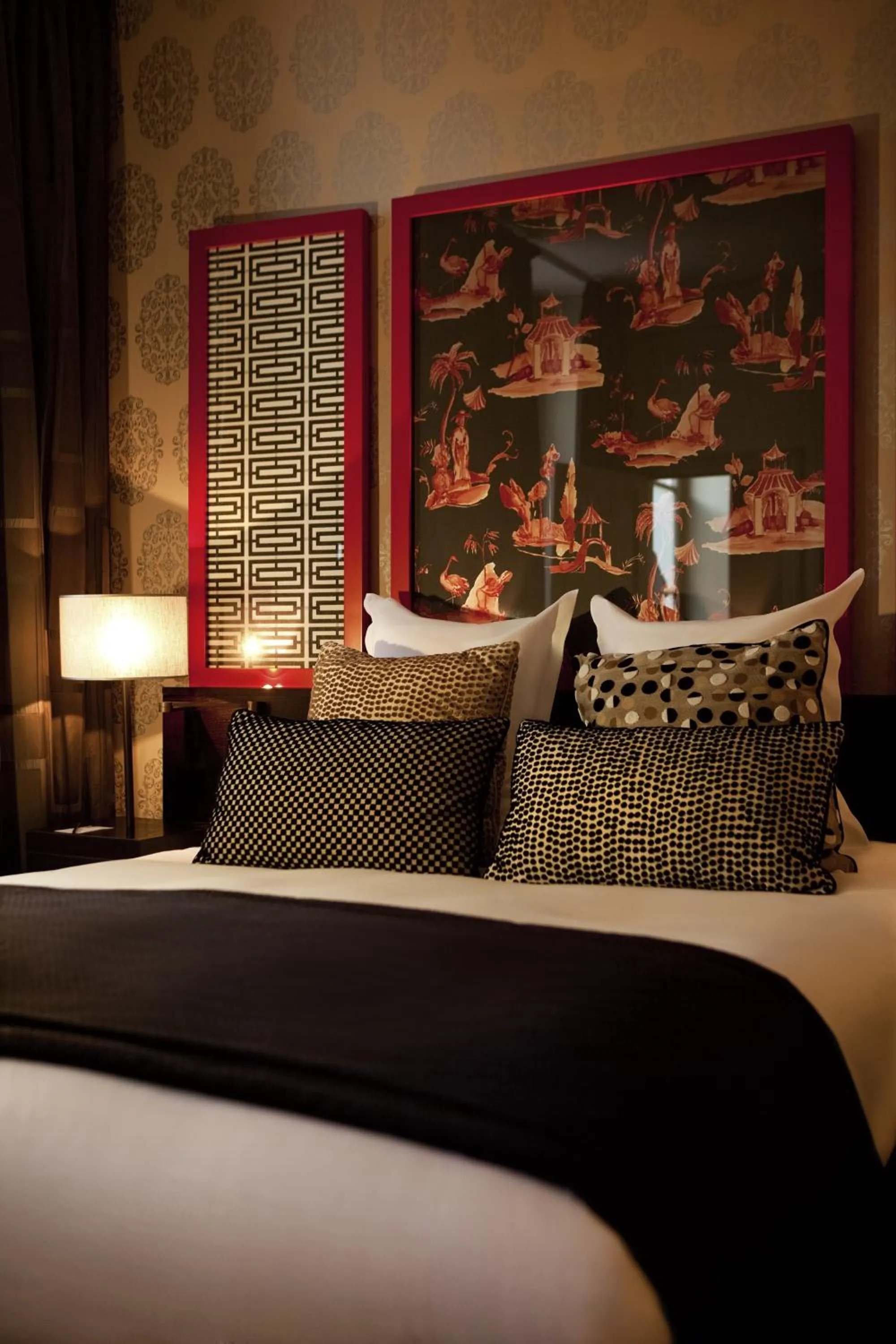 Bed in Le Stendhal Place Vendôme Hotel Paris - MGallery Collection