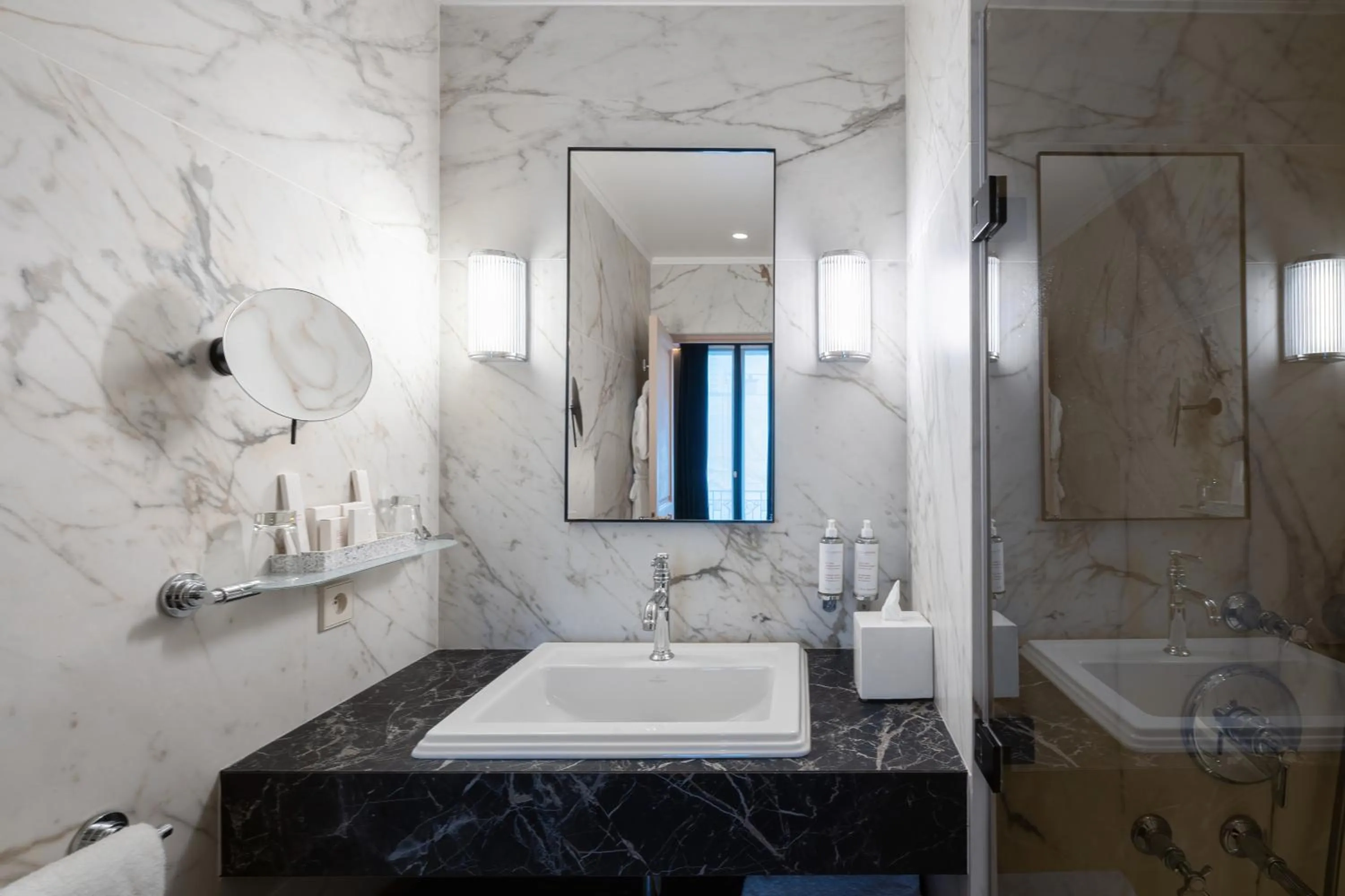 Bathroom in Le Stendhal - Vendôme