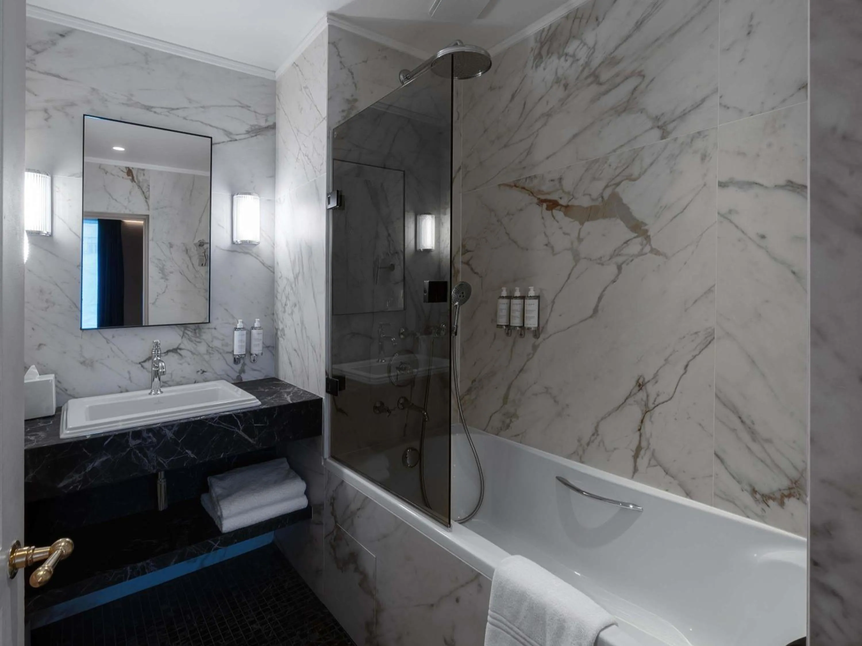 Bedroom in Le Stendhal Place Vendôme Hotel Paris - MGallery Collection