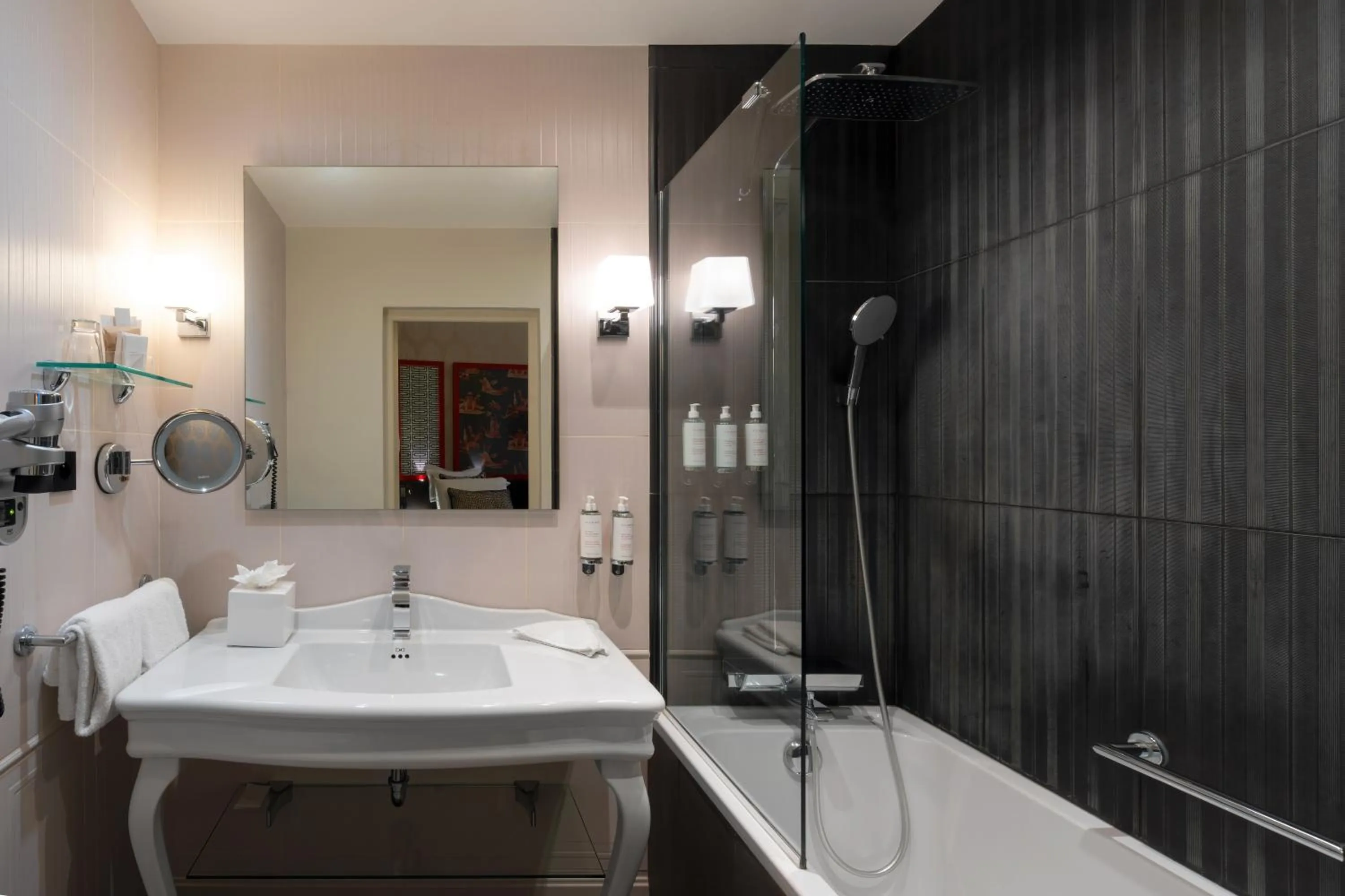 Bathroom in Le Stendhal Place Vendôme Hotel Paris - MGallery Collection