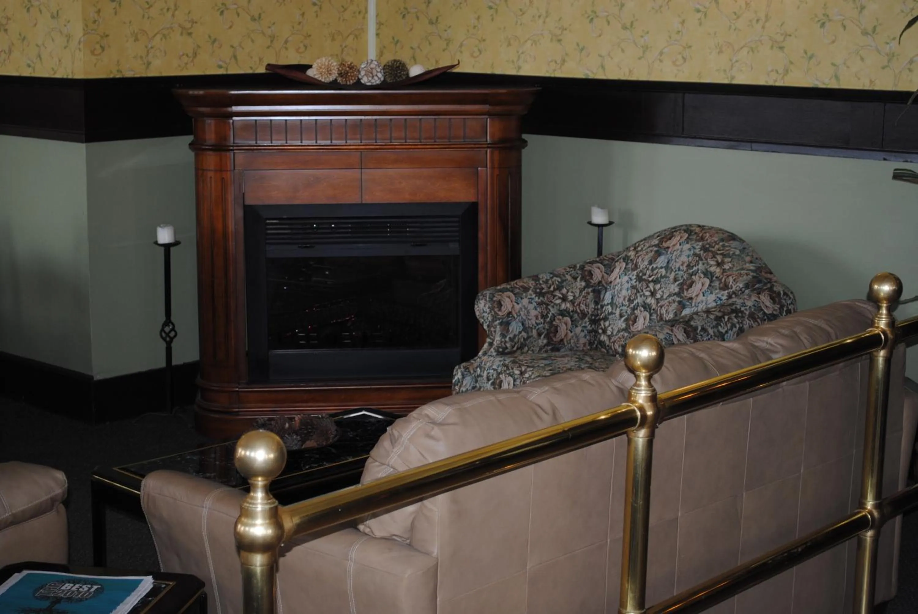 Seating area in Hotel Wayne