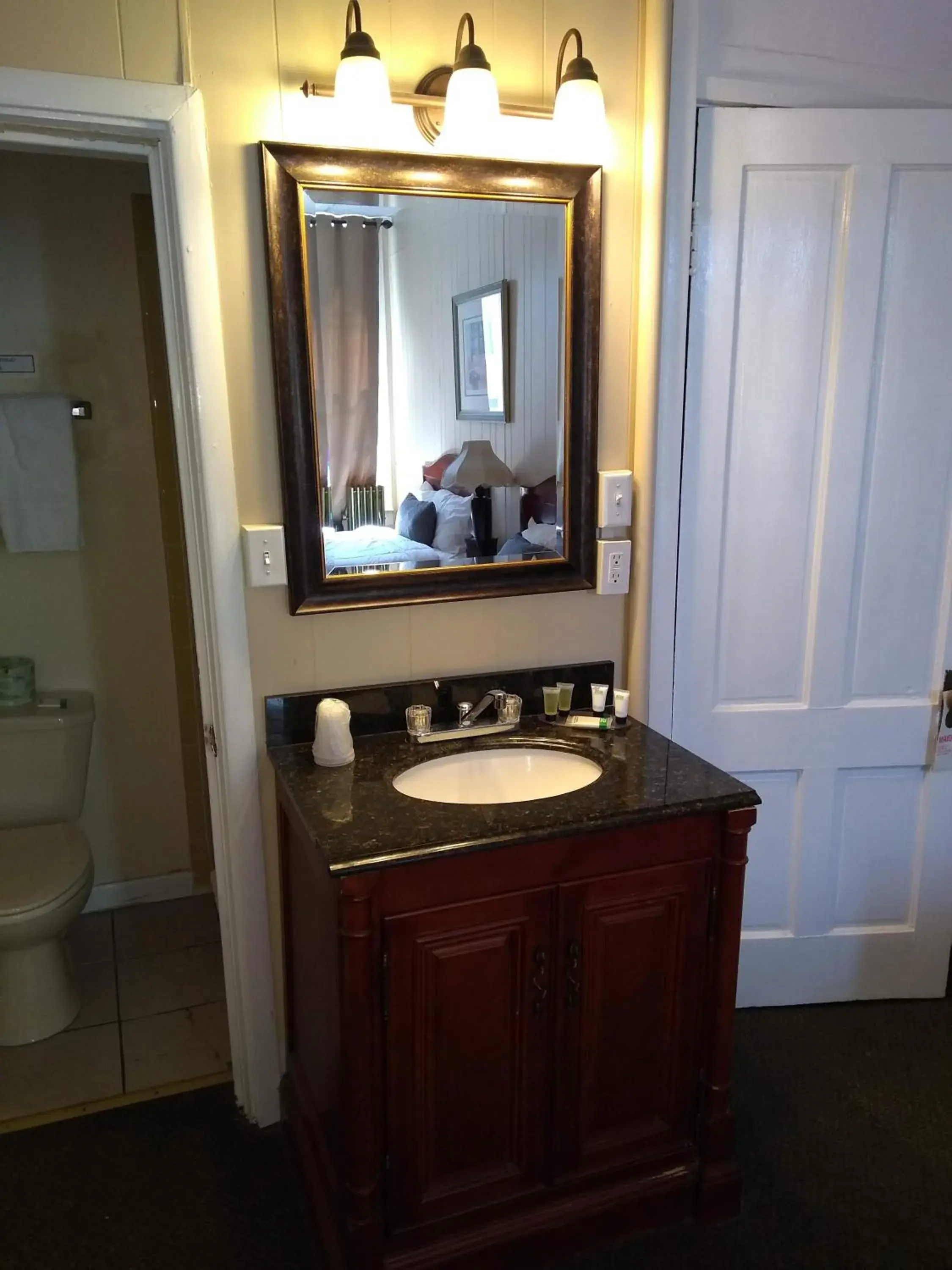 Double Room in Hotel Wayne Double Room in Hotel Wayne