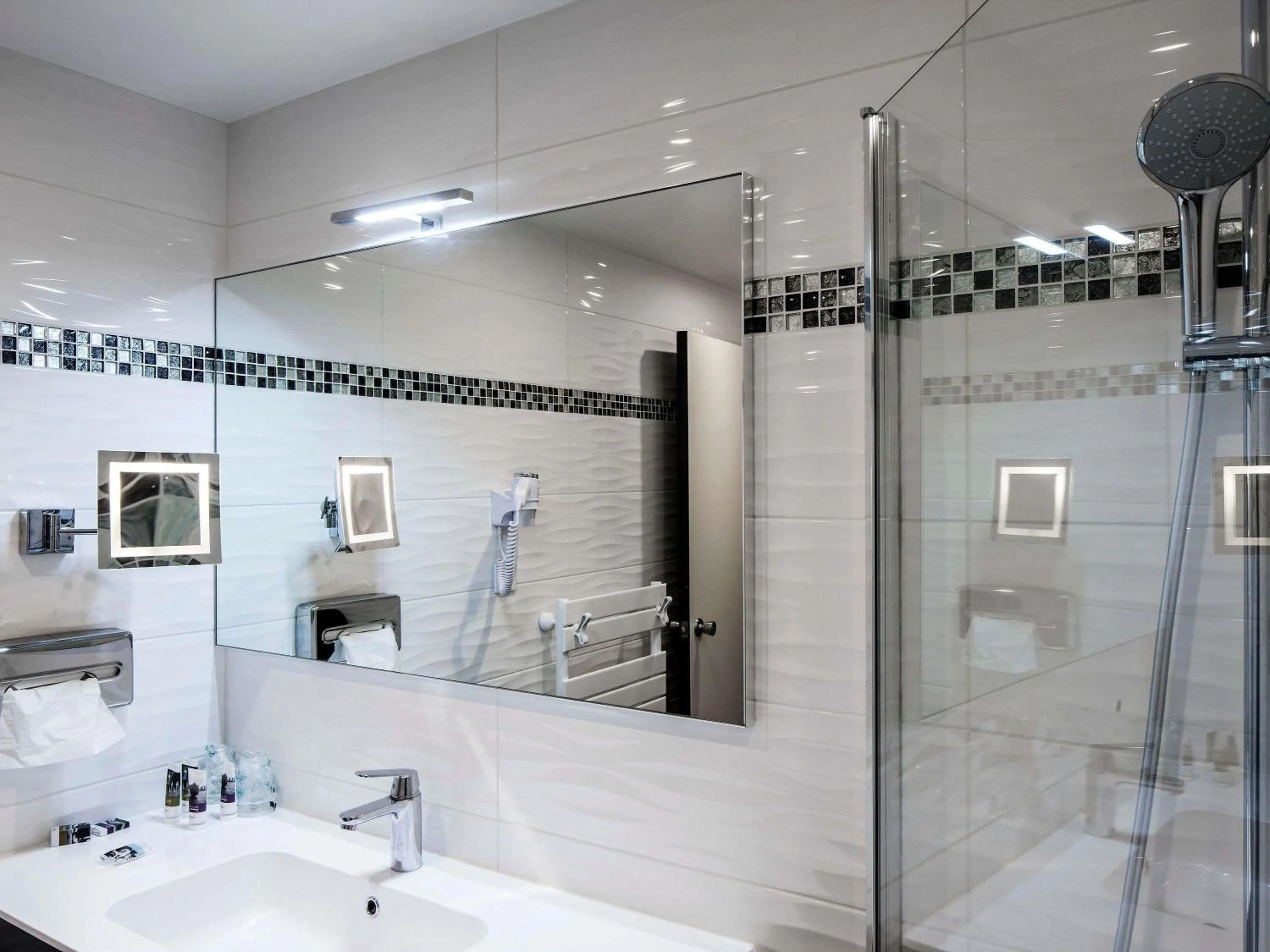 Bedroom in Mercure Mont Saint Michel