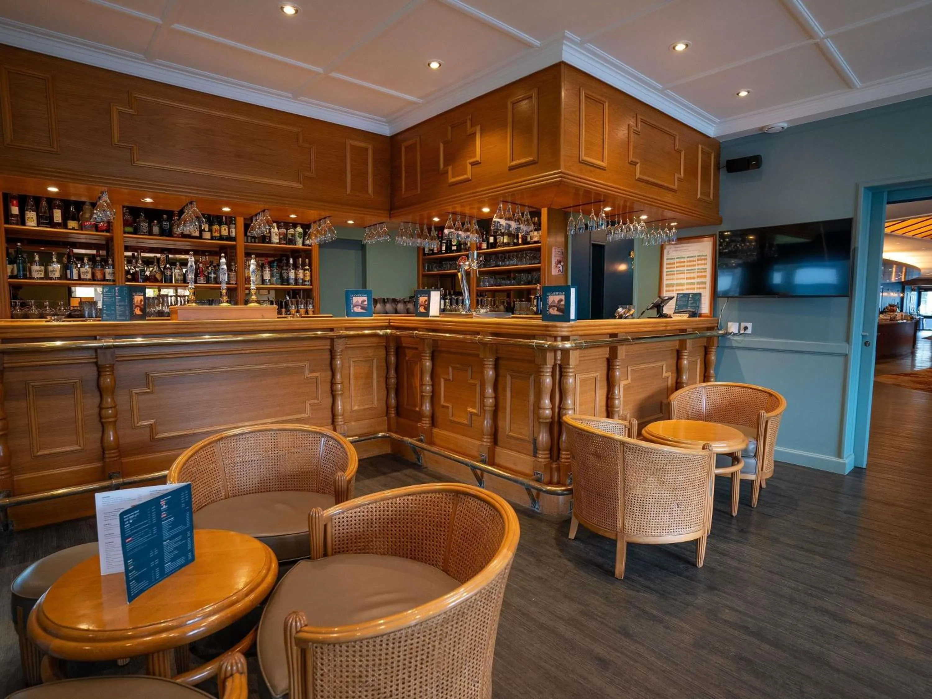 Lounge or bar in Mercure Mont Saint Michel