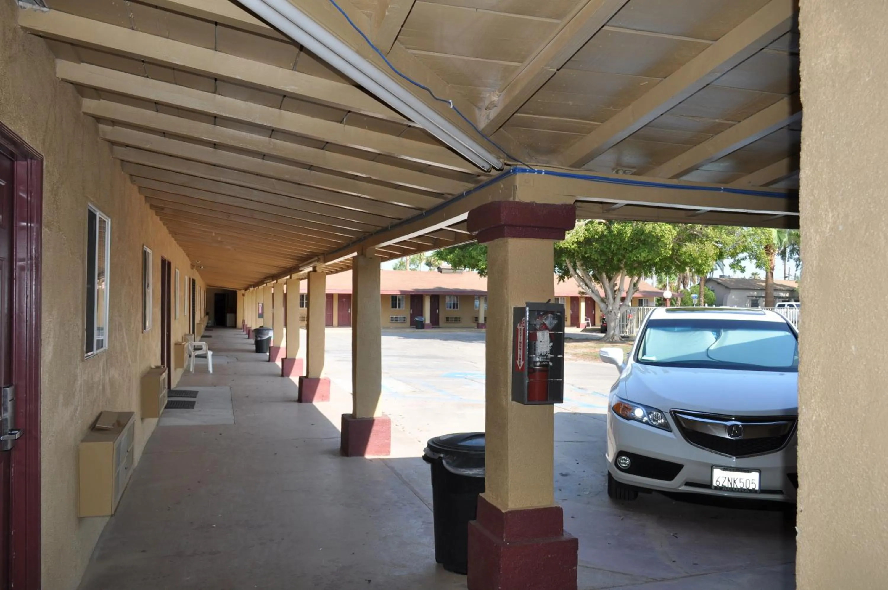 Decorative detail in California Suites Motel
