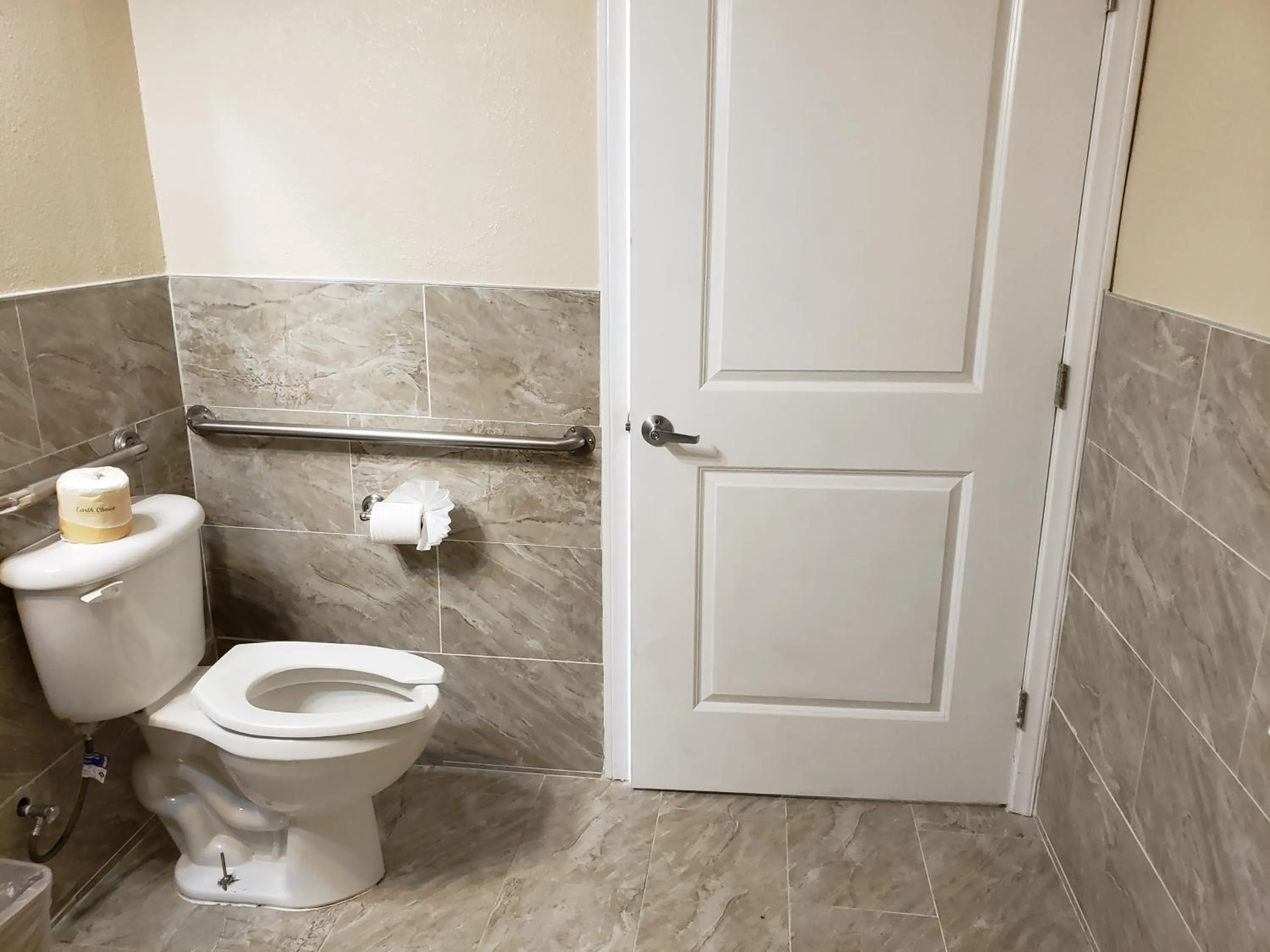 Bathroom in California Suites Motel