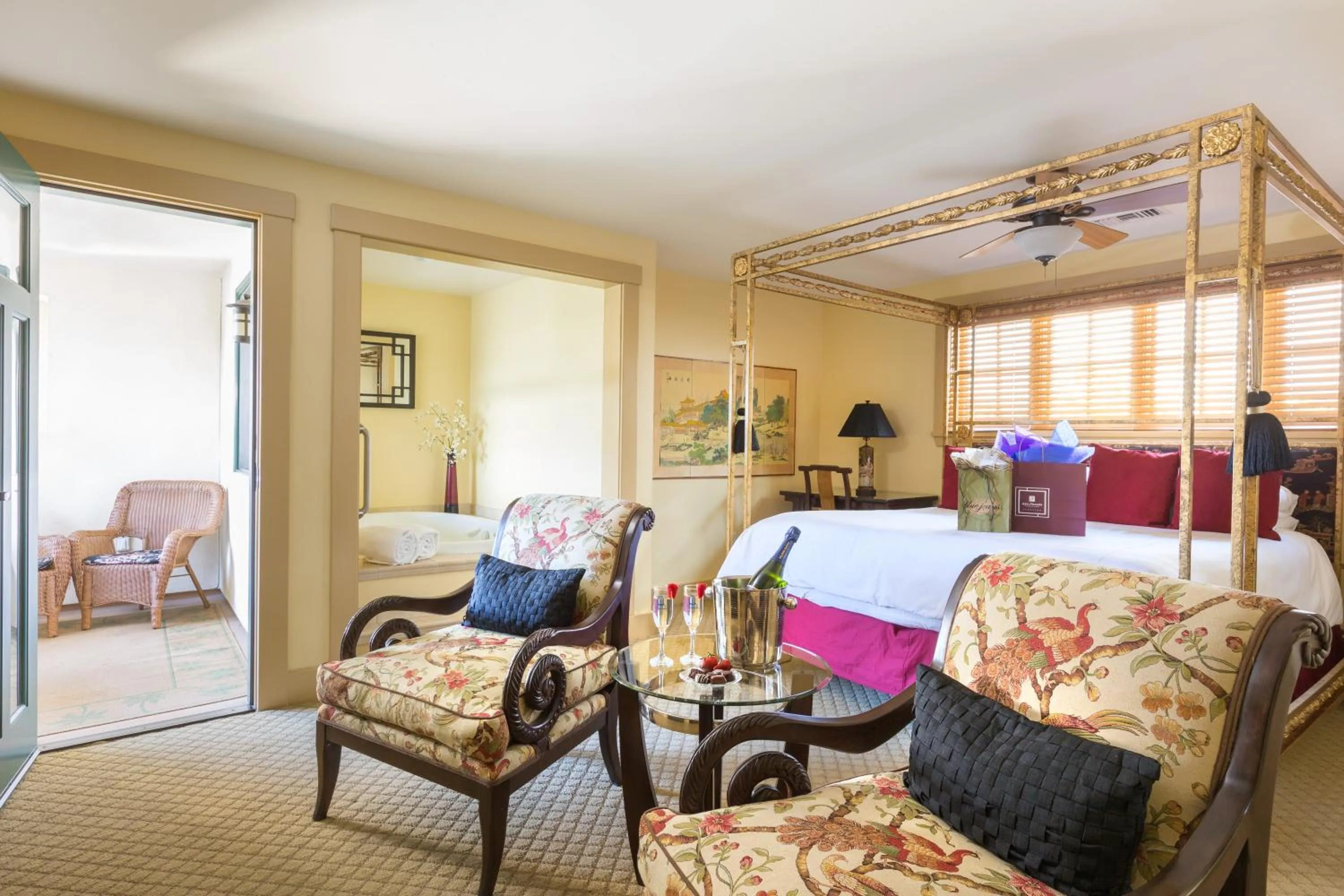 Photo of the whole room in 1906 Lodge