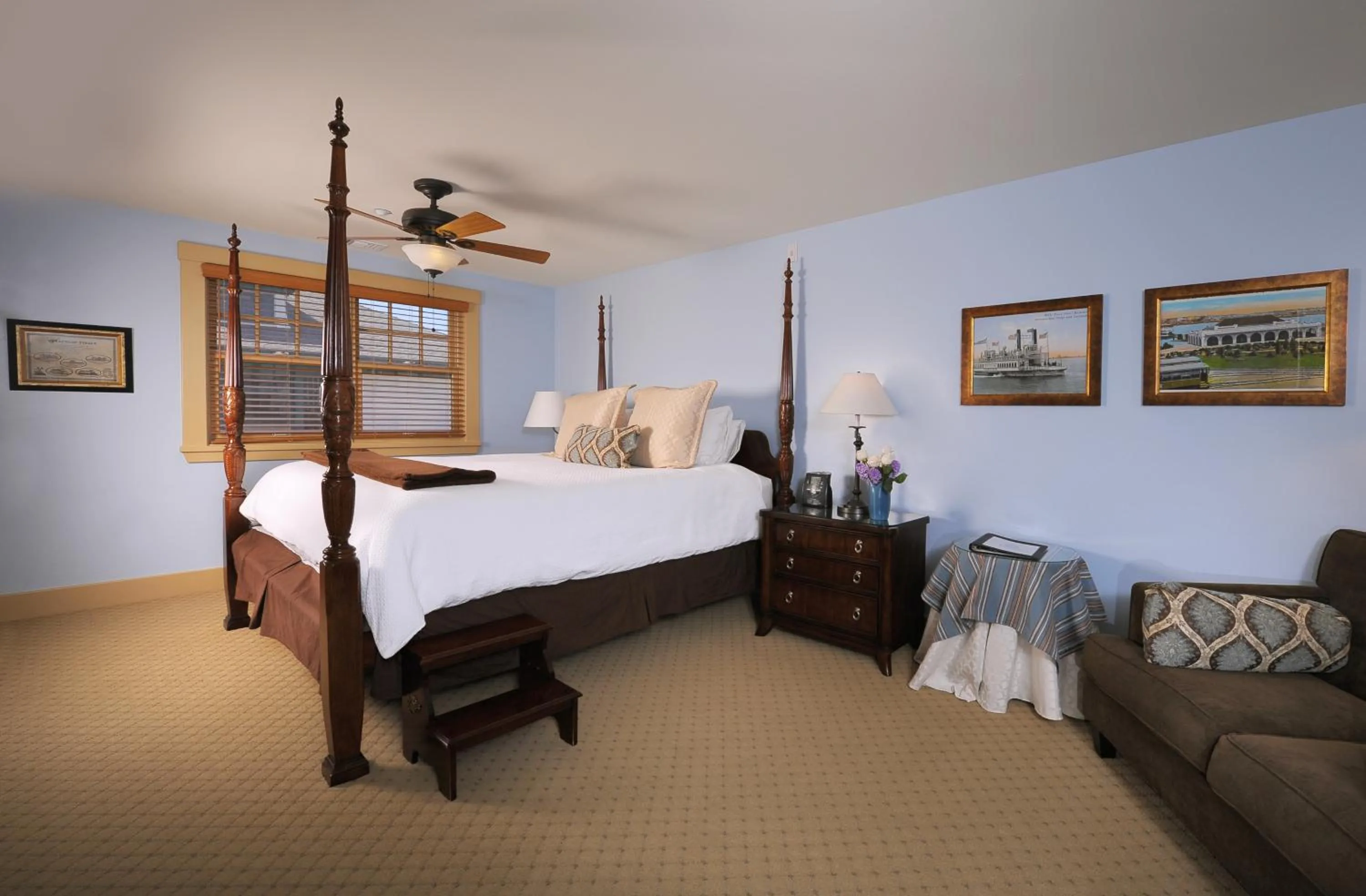 Bedroom, Bed in 1906 Lodge