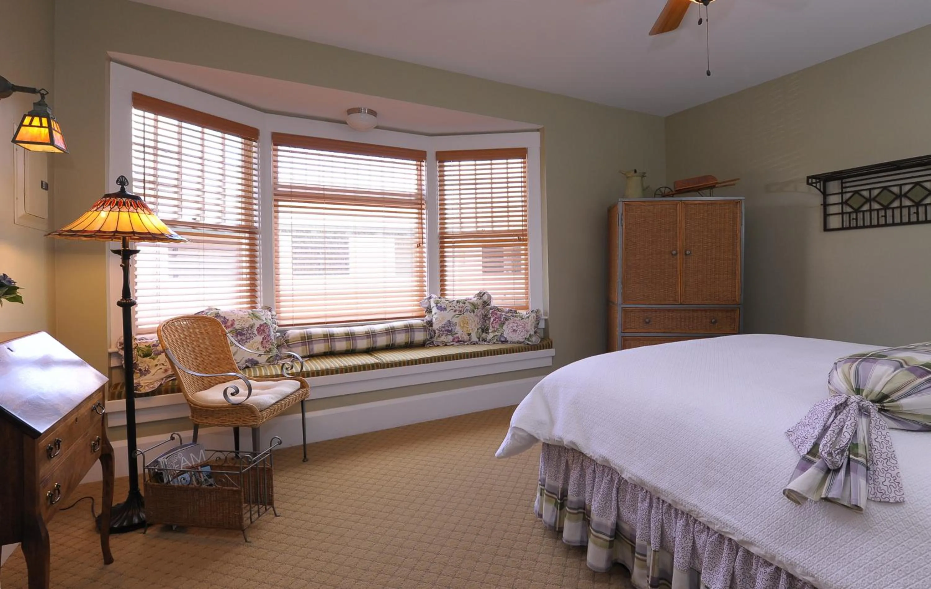 Bedroom, Bed in 1906 Lodge