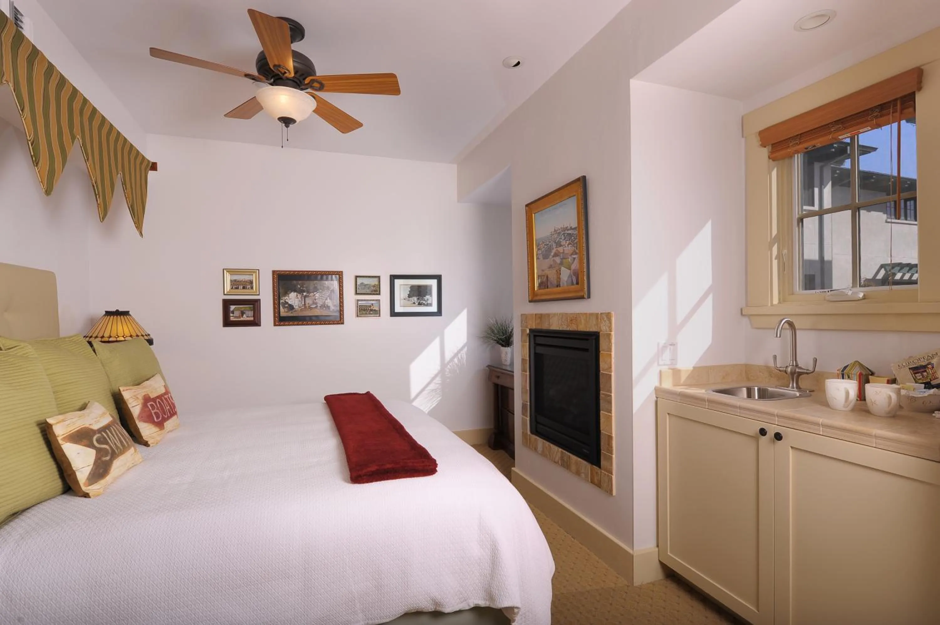 Decorative detail, Bed in 1906 Lodge