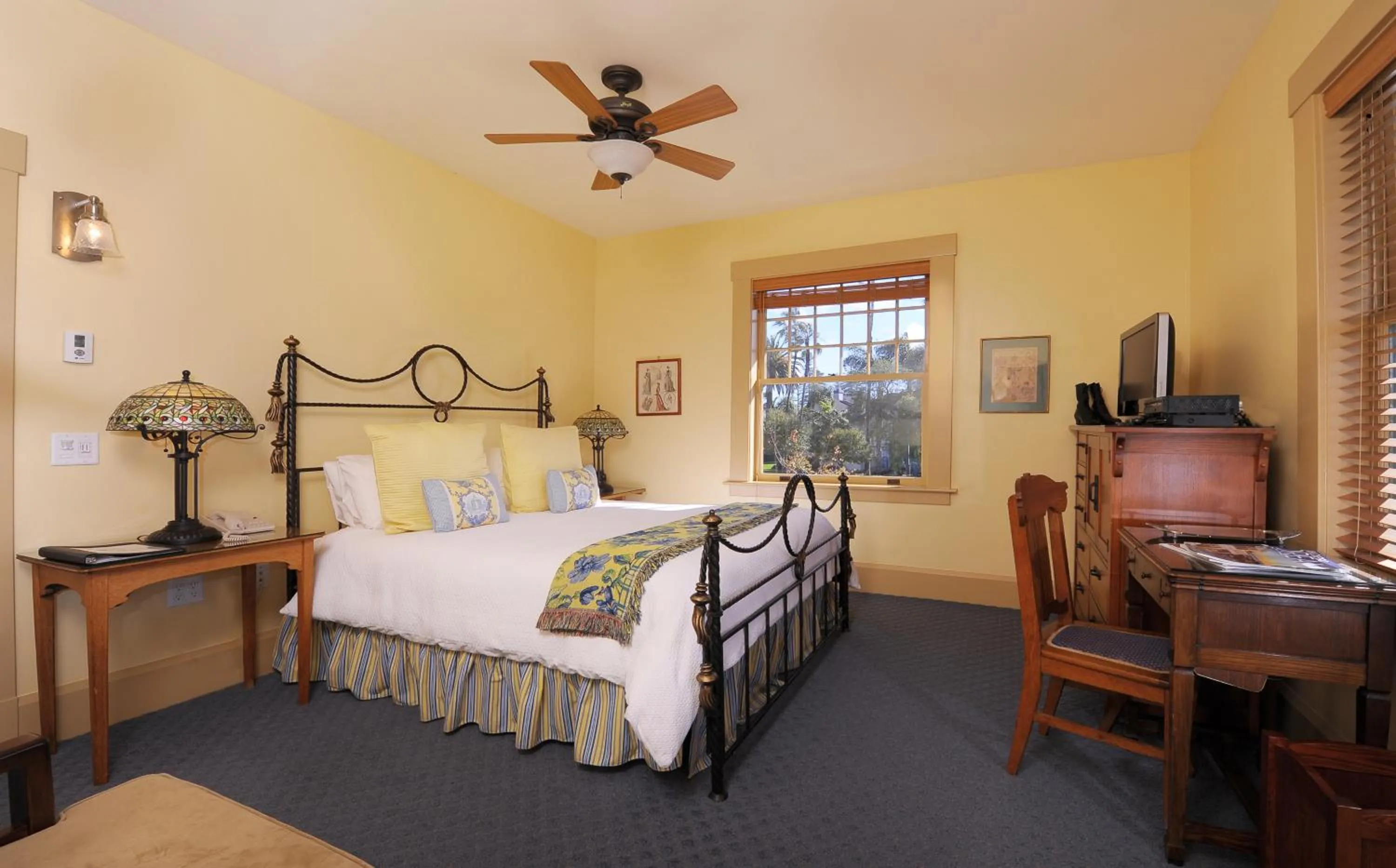 Bedroom, Bed in 1906 Lodge