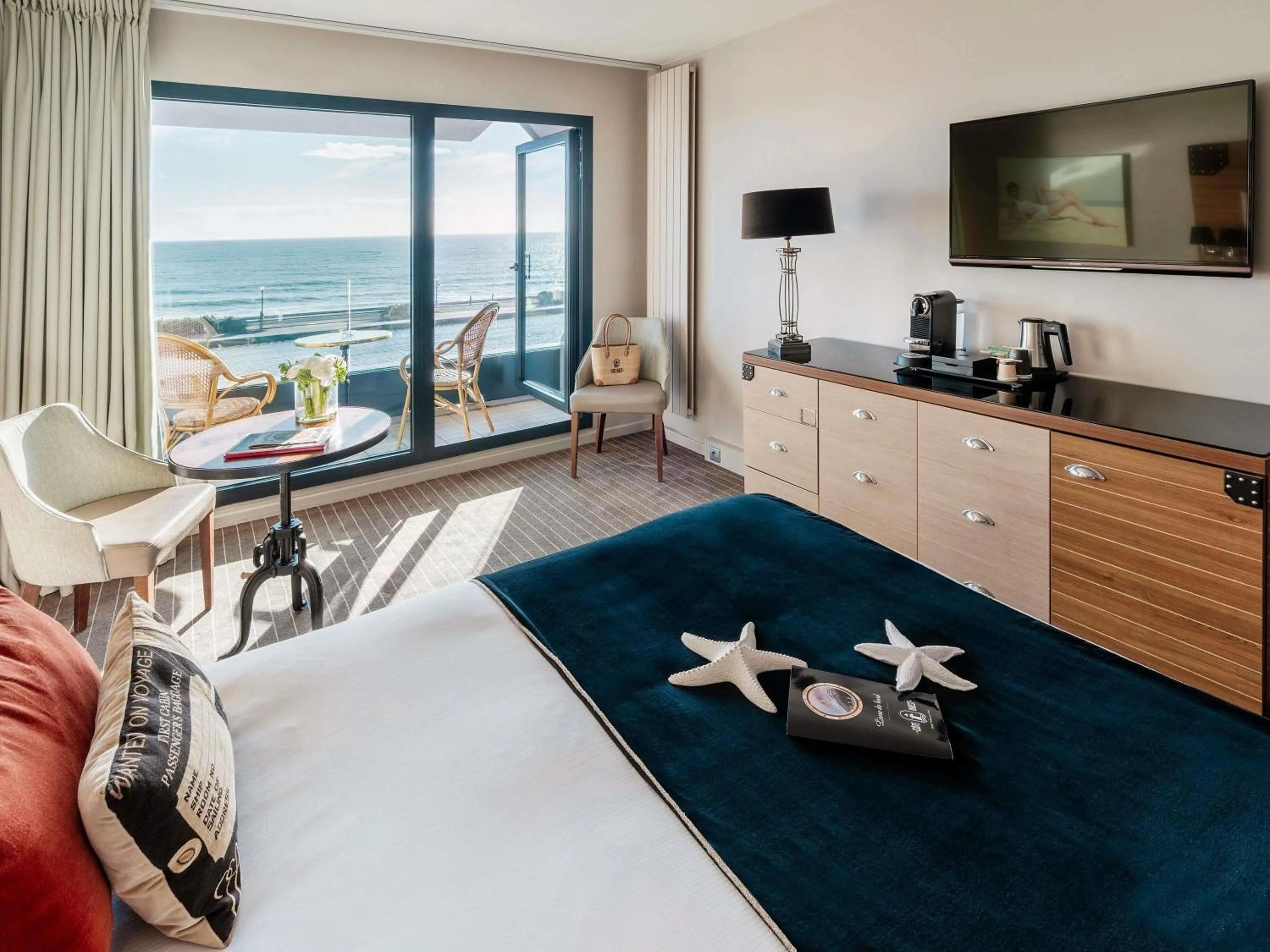 Bedroom, Bed in Côte Ouest Thalasso & Spa Les Sables d'Olonne - MGallery Collection