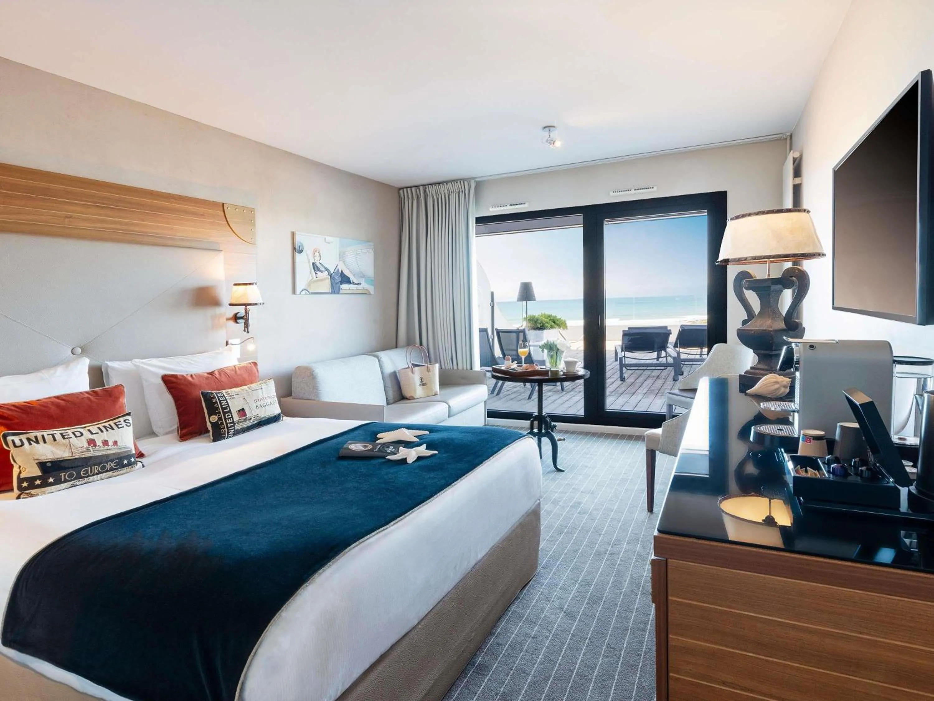 Bedroom, Bed in Côte Ouest Thalasso & Spa Les Sables d'Olonne - MGallery Collection