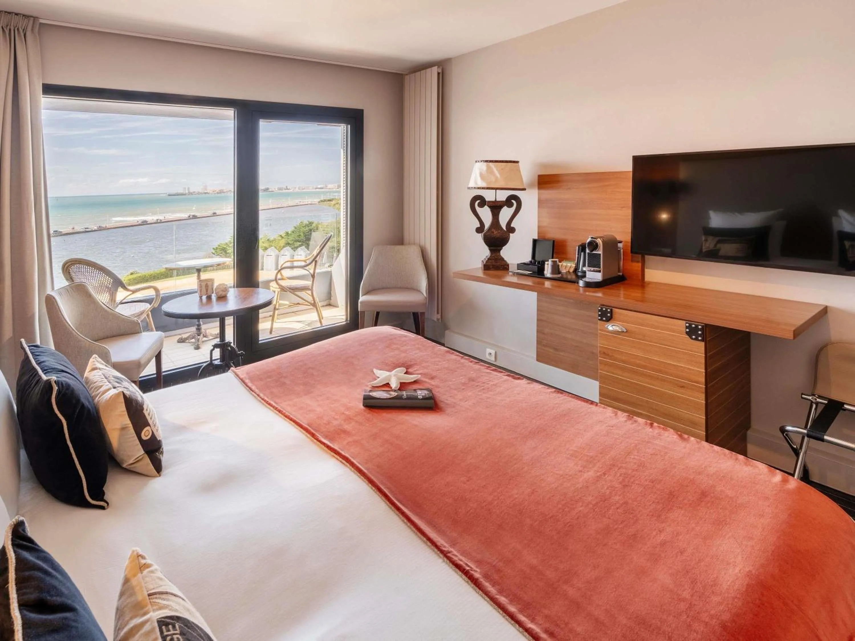 Bedroom, Bed in Côte Ouest Thalasso & Spa Les Sables d'Olonne - MGallery Collection