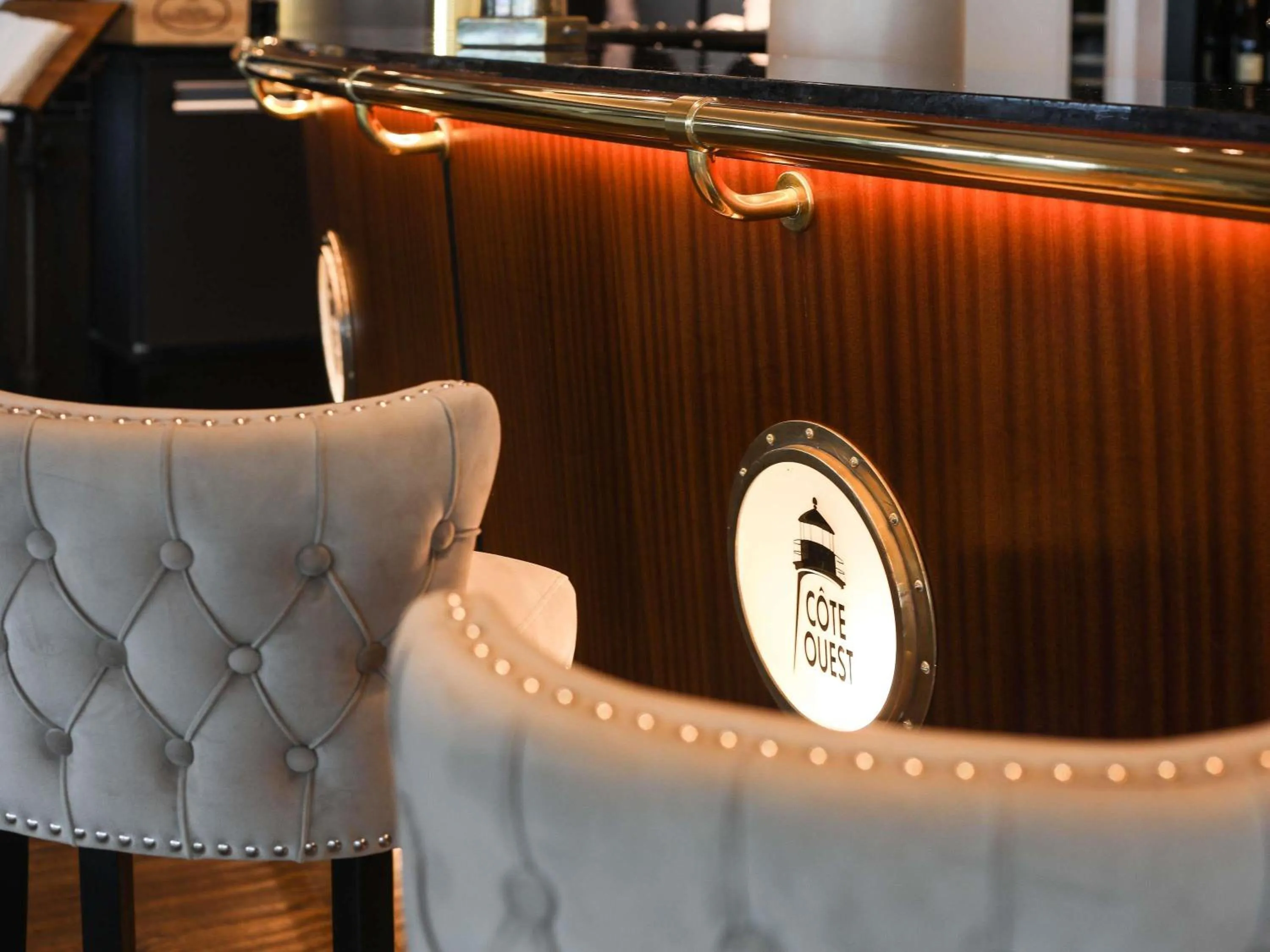 Lounge or bar in Côte Ouest Thalasso & Spa Les Sables d'Olonne - MGallery Collection