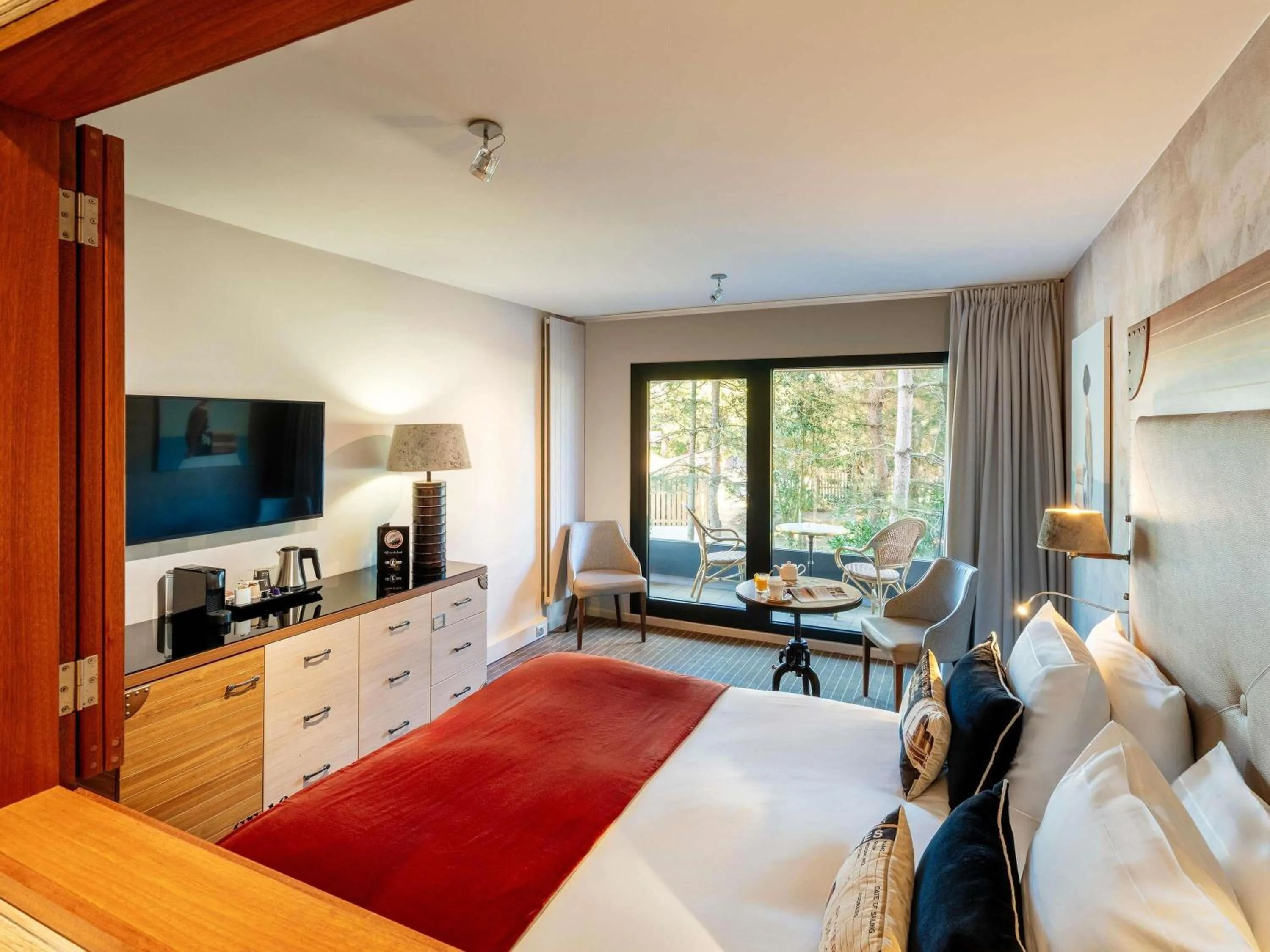 Bedroom, Bed in Côte Ouest Thalasso & Spa Les Sables d'Olonne - MGallery Collection