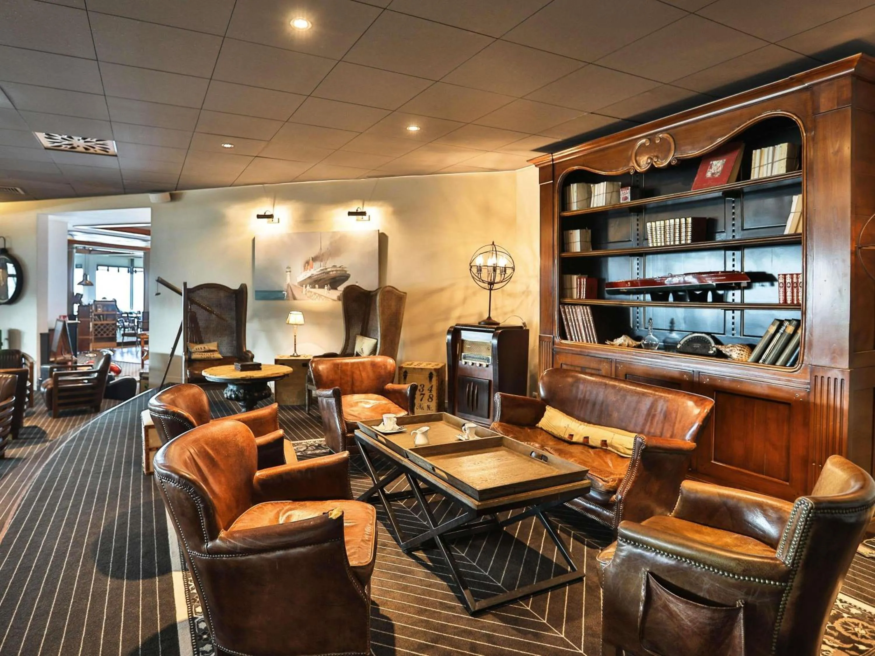 Lounge or bar in Côte Ouest Thalasso & Spa Les Sables d'Olonne - MGallery Collection