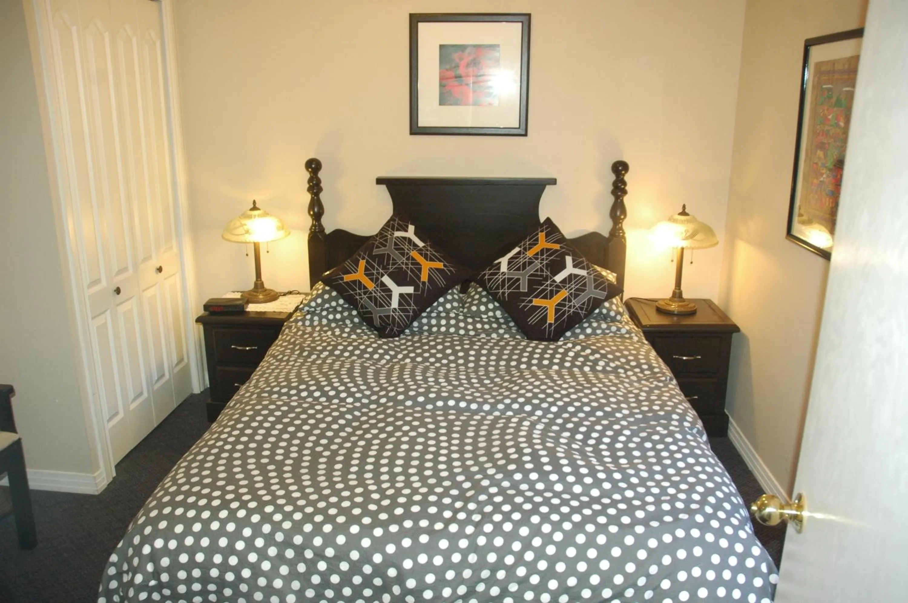 Bedroom, Bed in Cambie Lodge