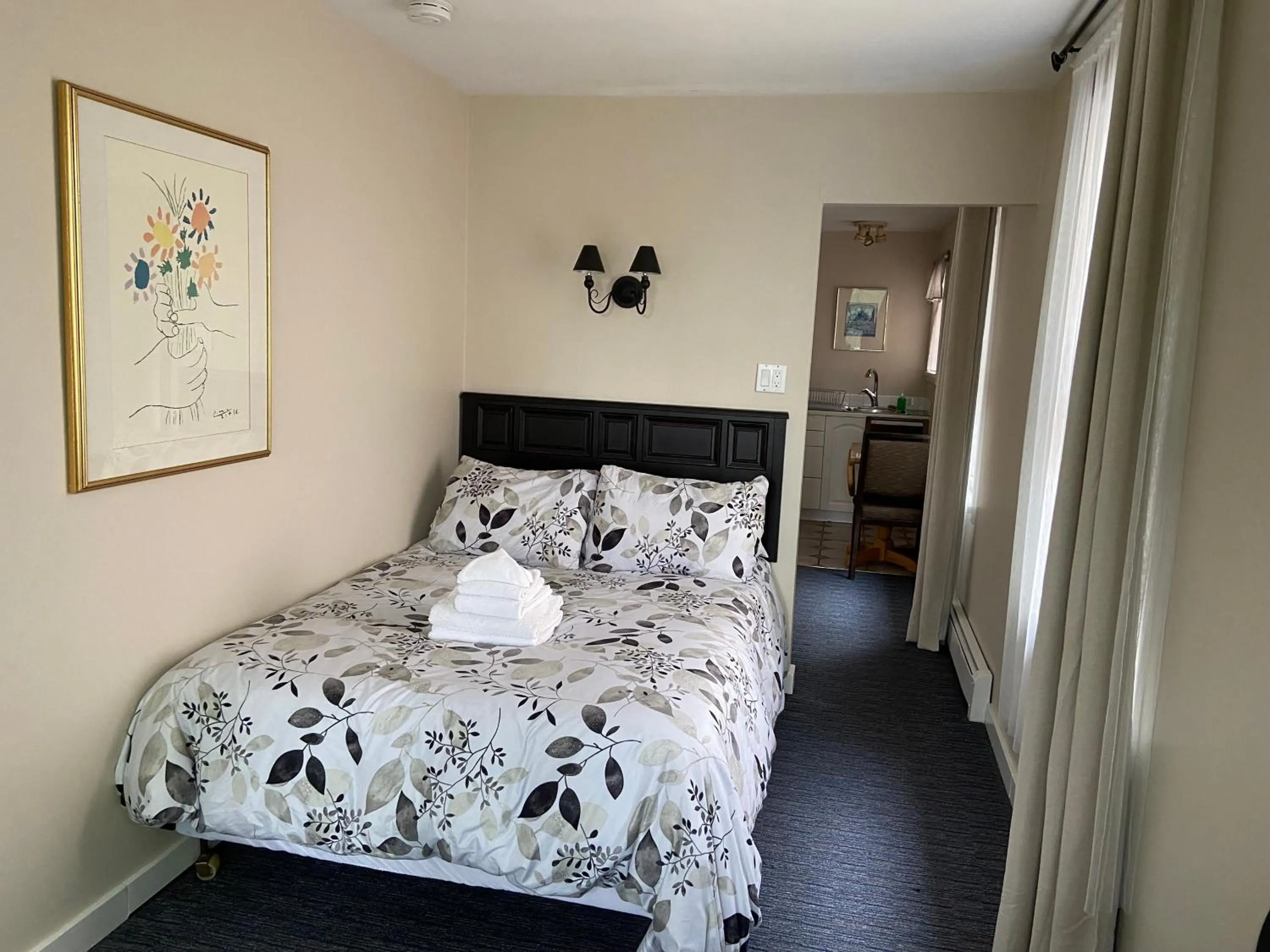 Bedroom, Bed in Douglas Guest House