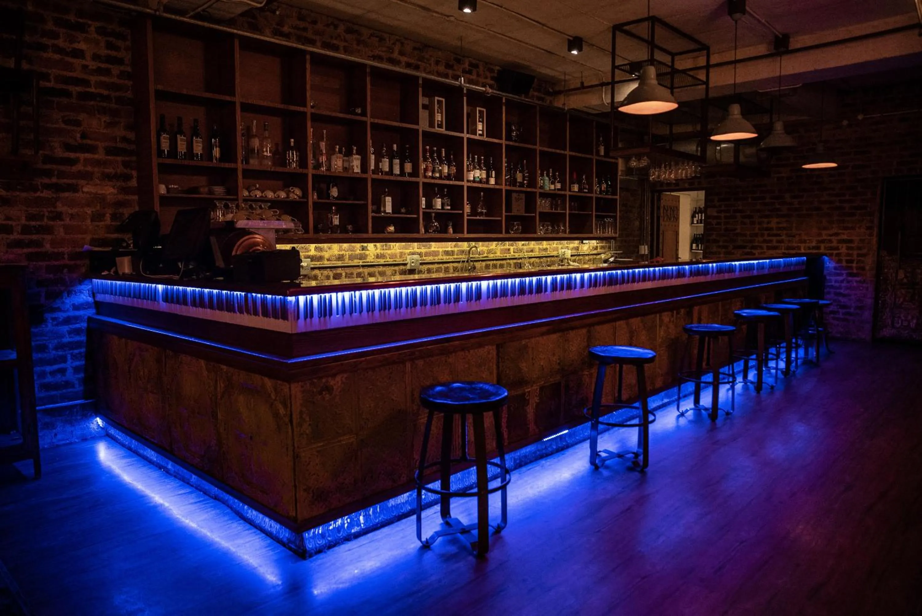 Restaurant/places to eat in Hallmark House