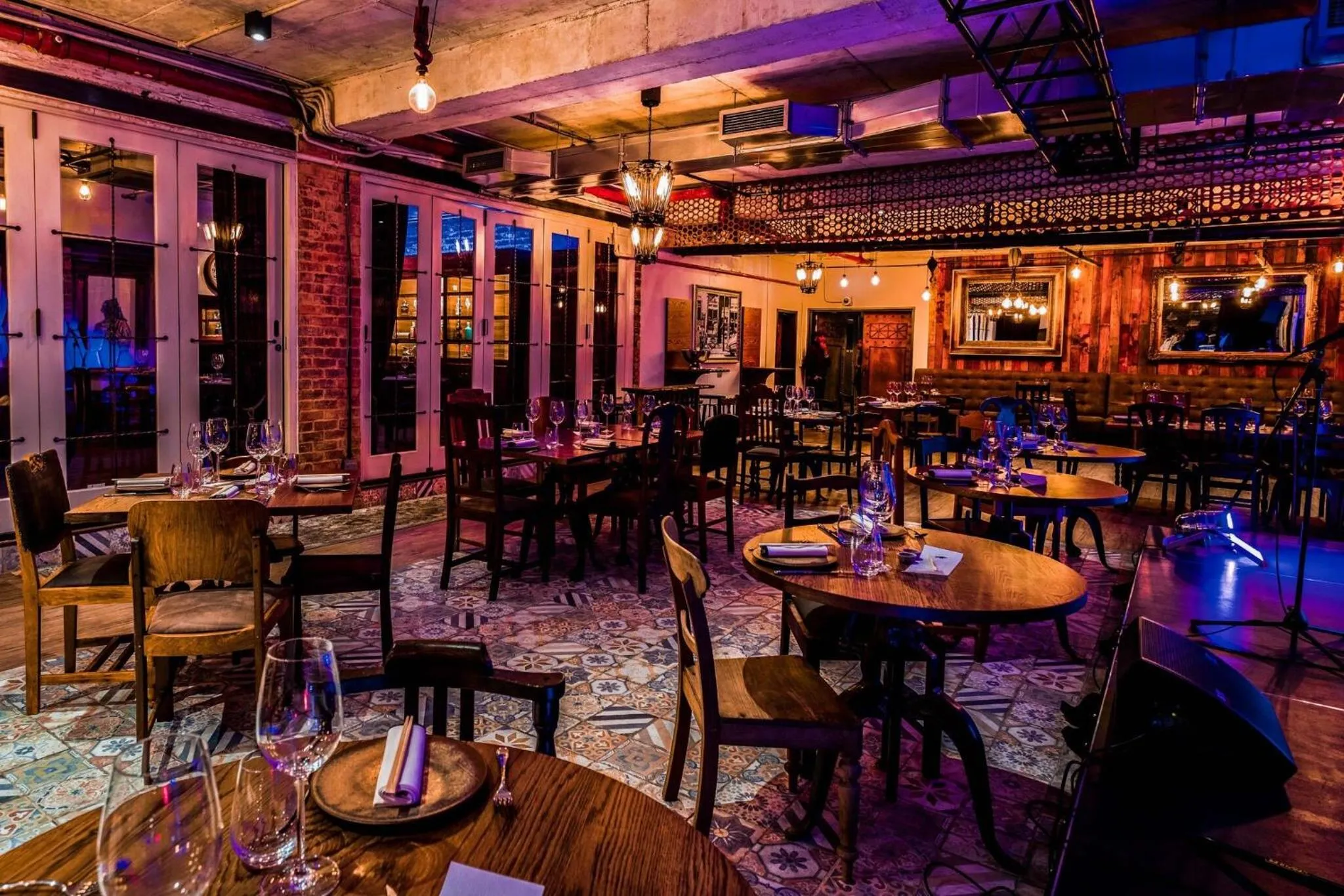 Restaurant/places to eat in Hallmark House