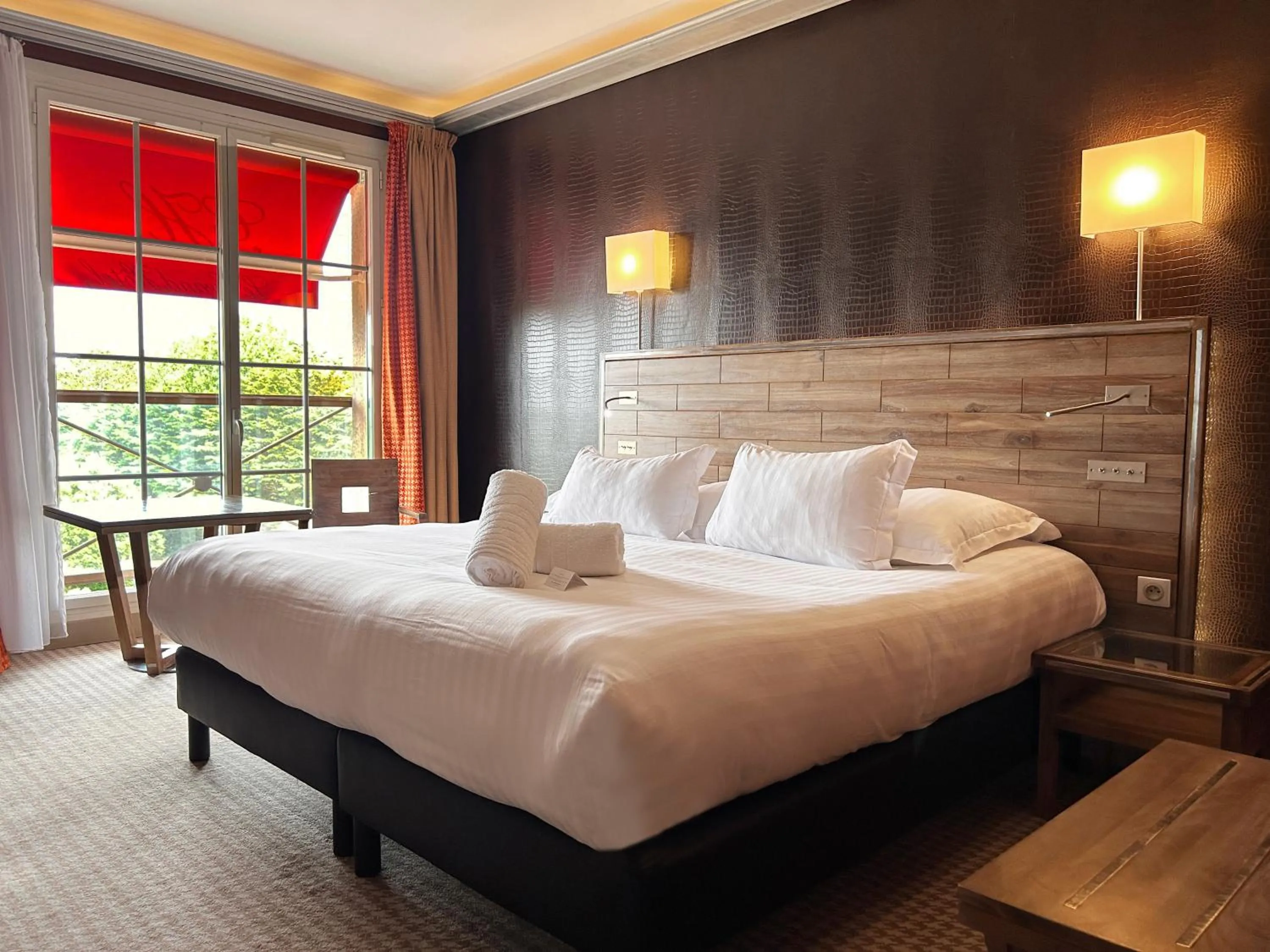 Bedroom, Bed in Le Grand Hôtel Le Touquet-Paris-Plage