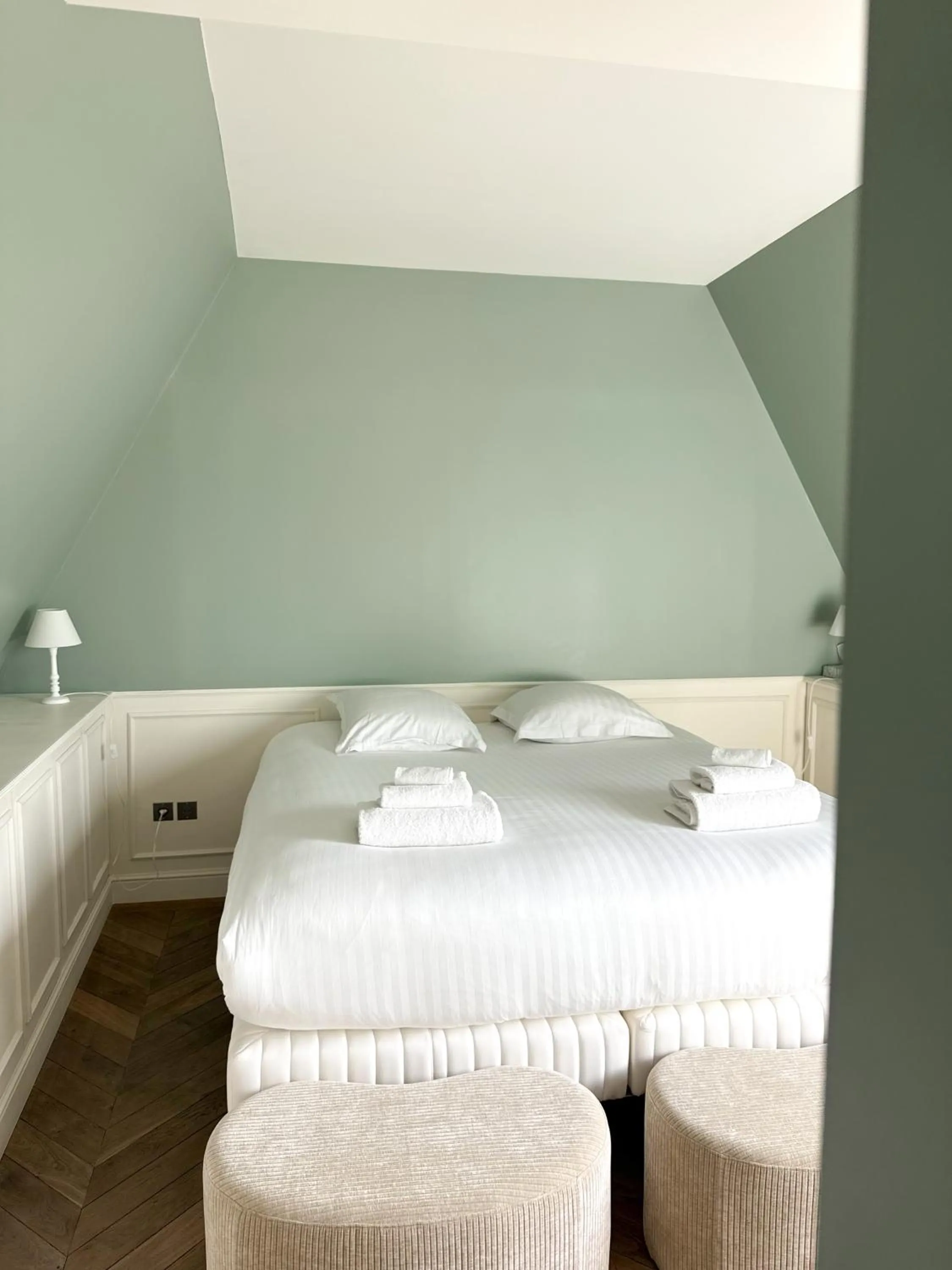 Bed in Le Grand Hôtel Le Touquet-Paris-Plage