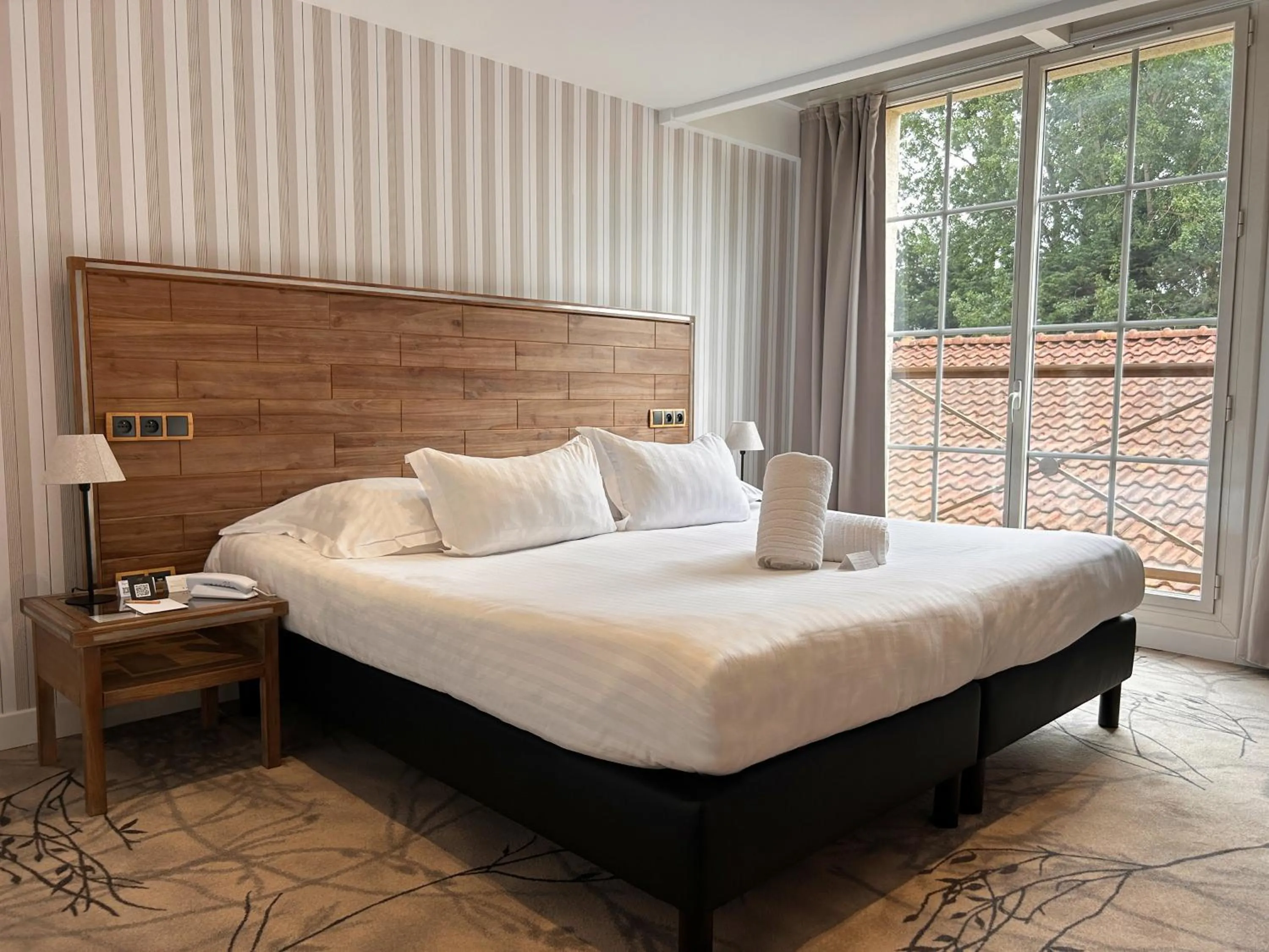 Bedroom, Bed in Le Grand Hôtel Le Touquet-Paris-Plage