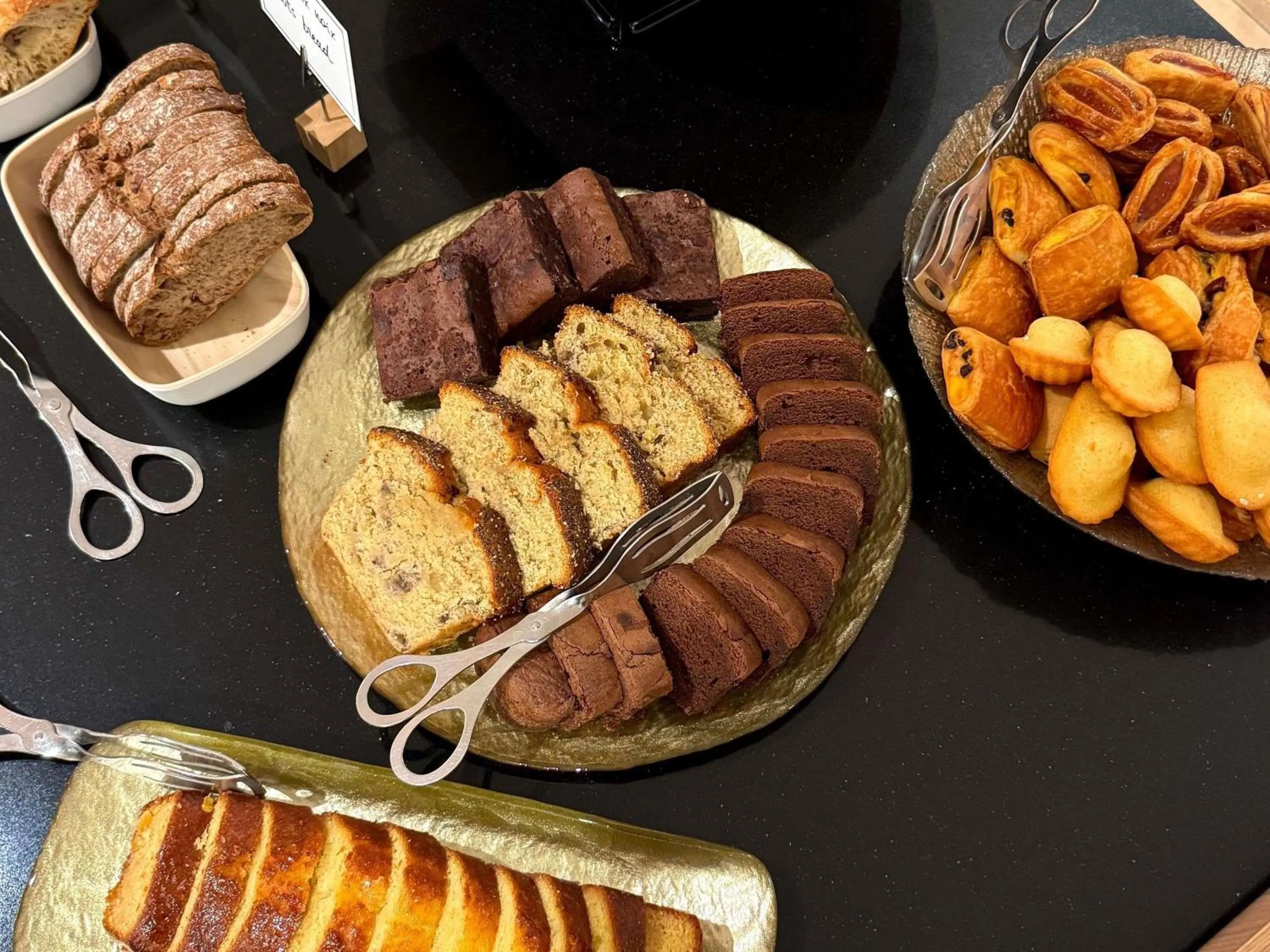 Breakfast in Mercure Paris Arc de Triomphe Wagram