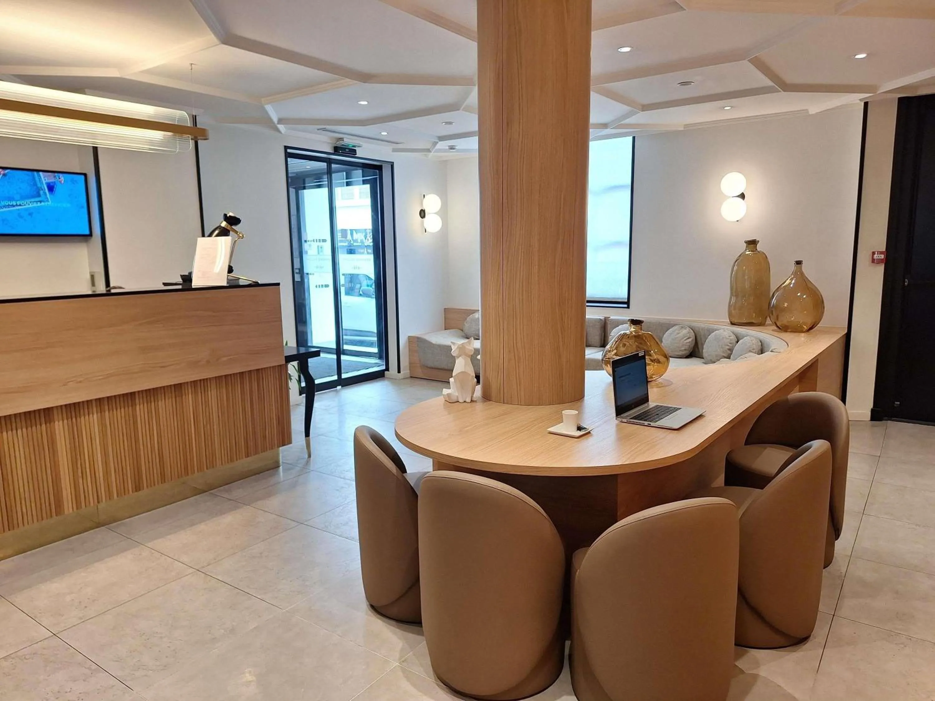 Property building in Mercure Paris Arc de Triomphe Wagram