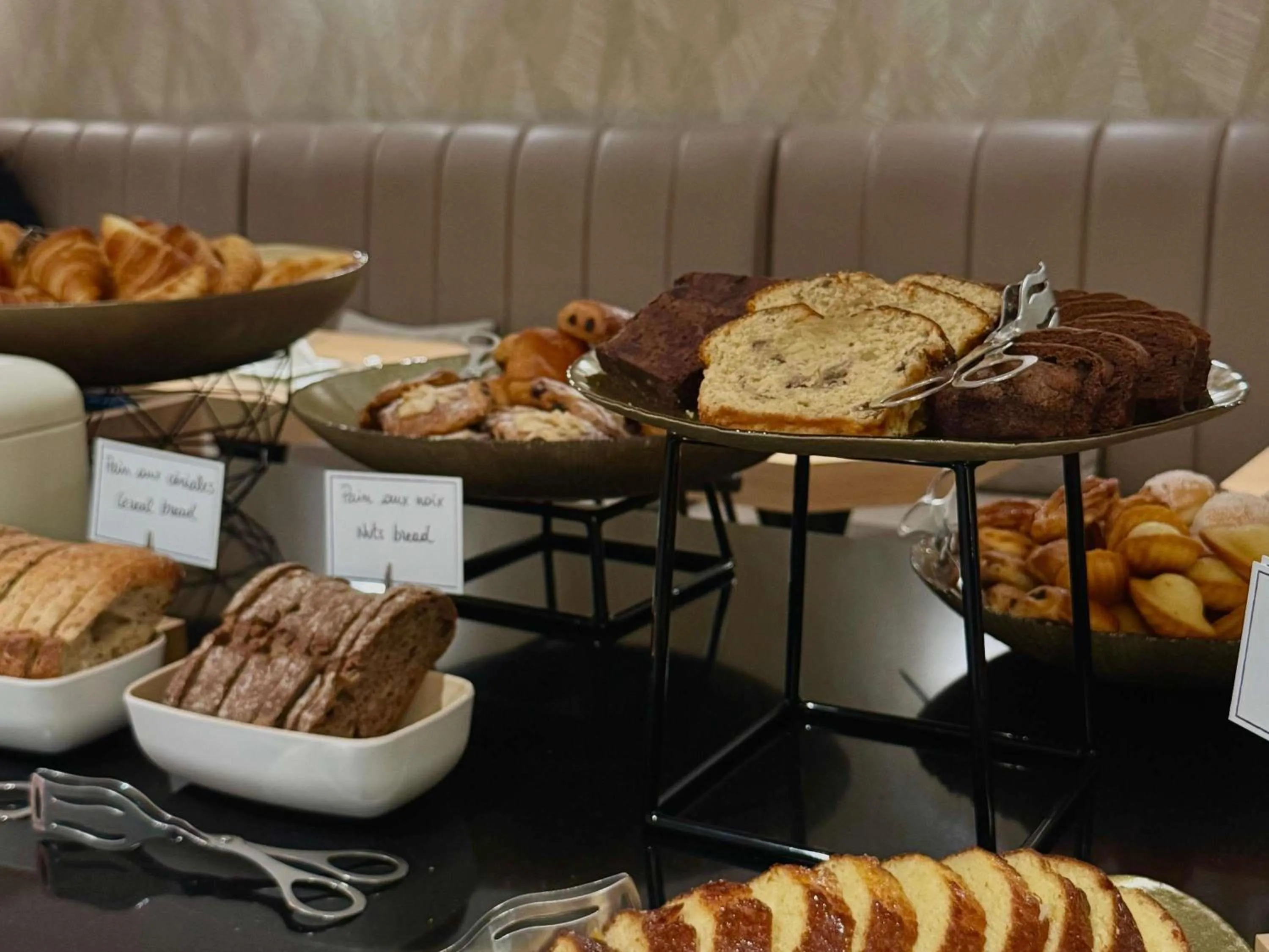 Breakfast in Mercure Paris Arc de Triomphe Wagram