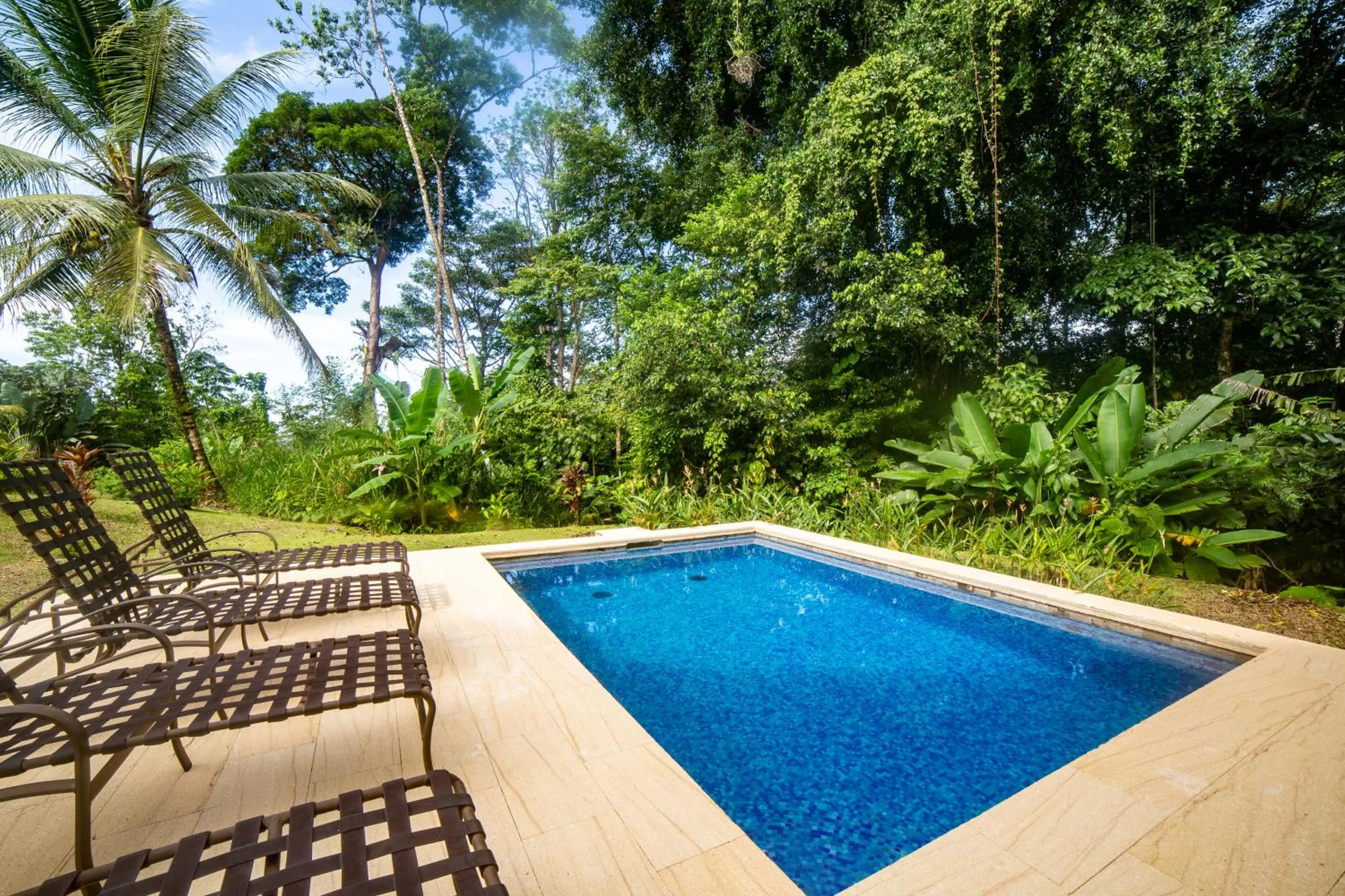 Red Frog Beach Island Resort