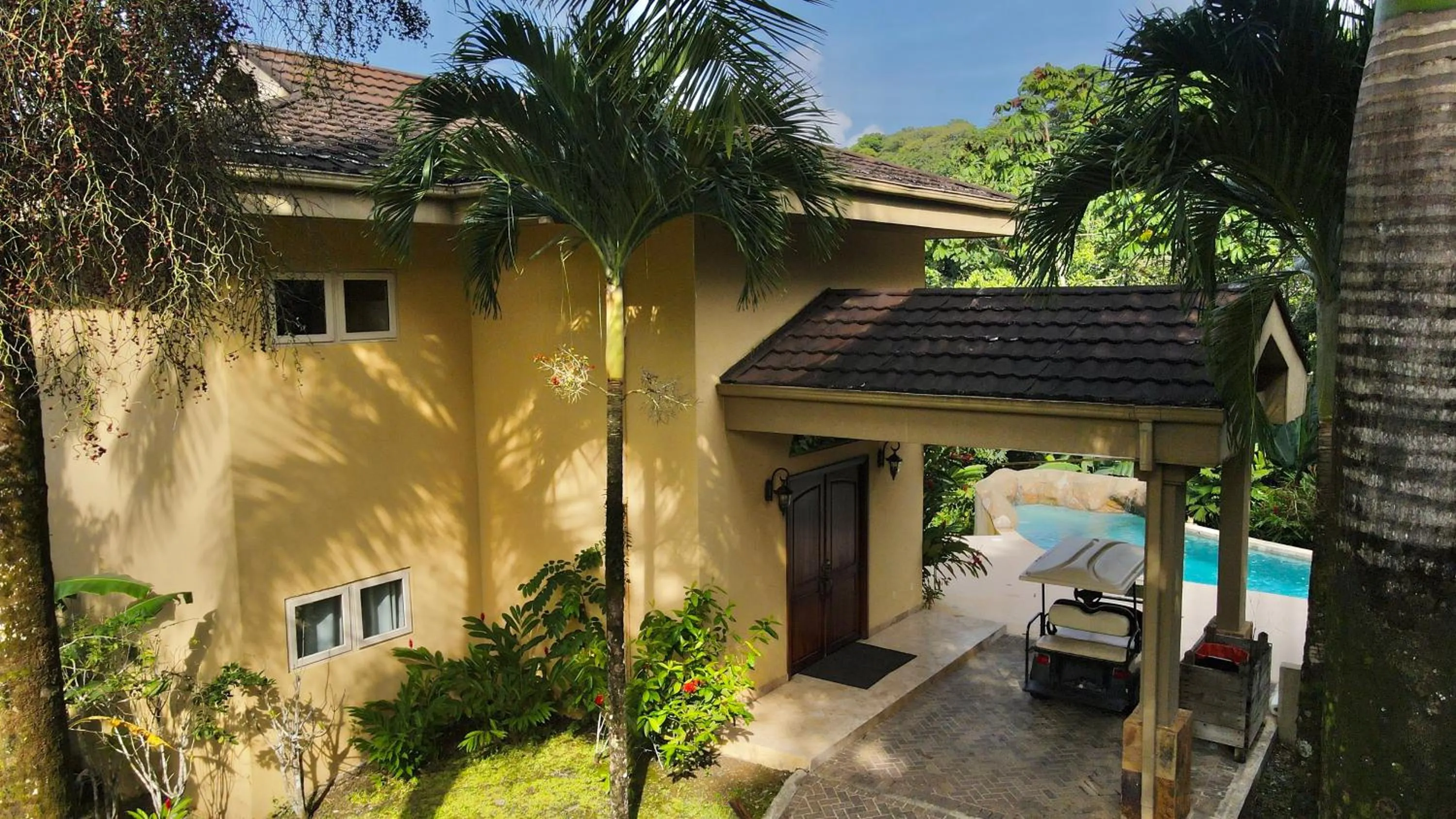 Red Frog Beach Island Resort