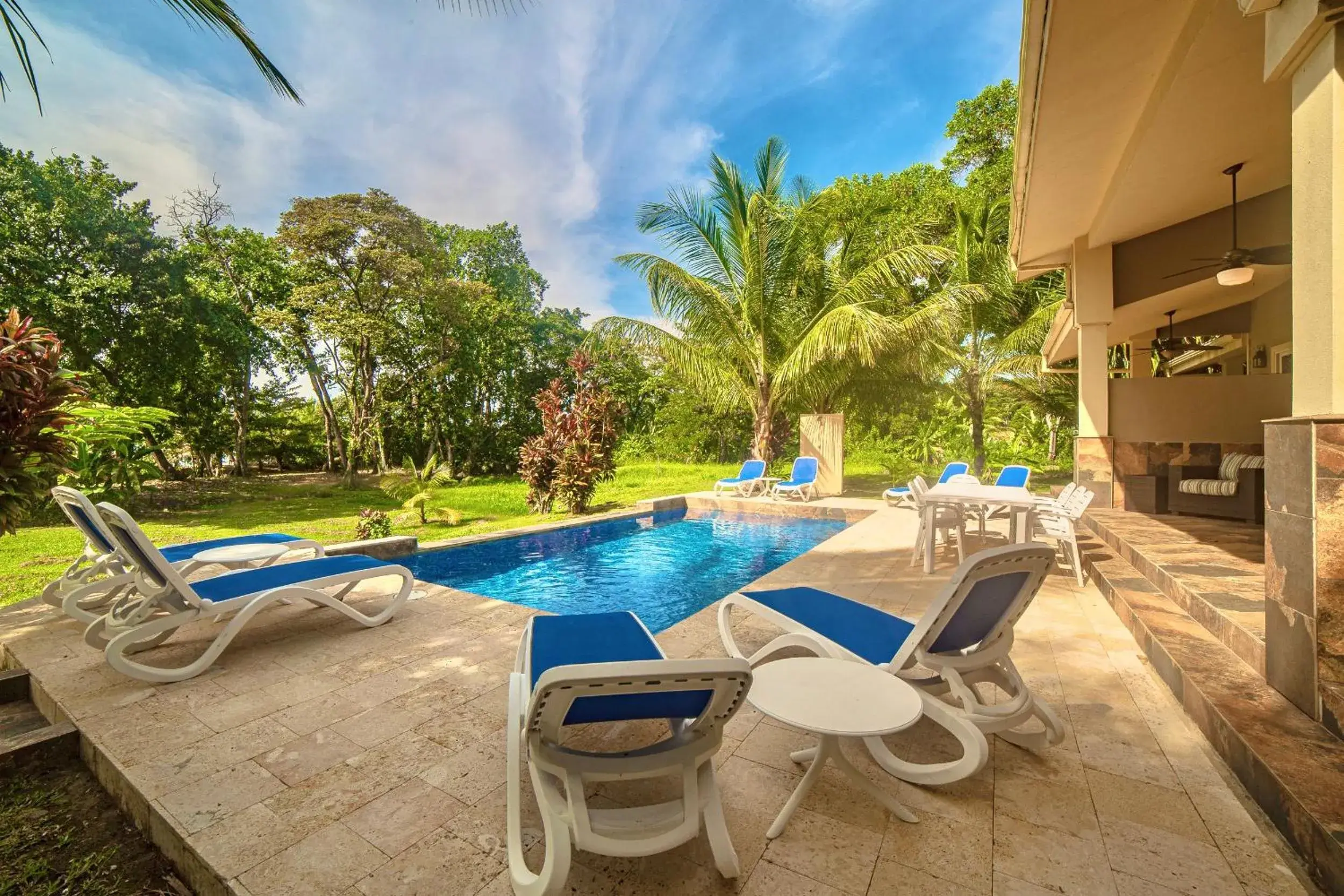 King Studio Beach Front in Red Frog Beach Island Resort King Studio Beach Front in Red Frog Beach Island Resort