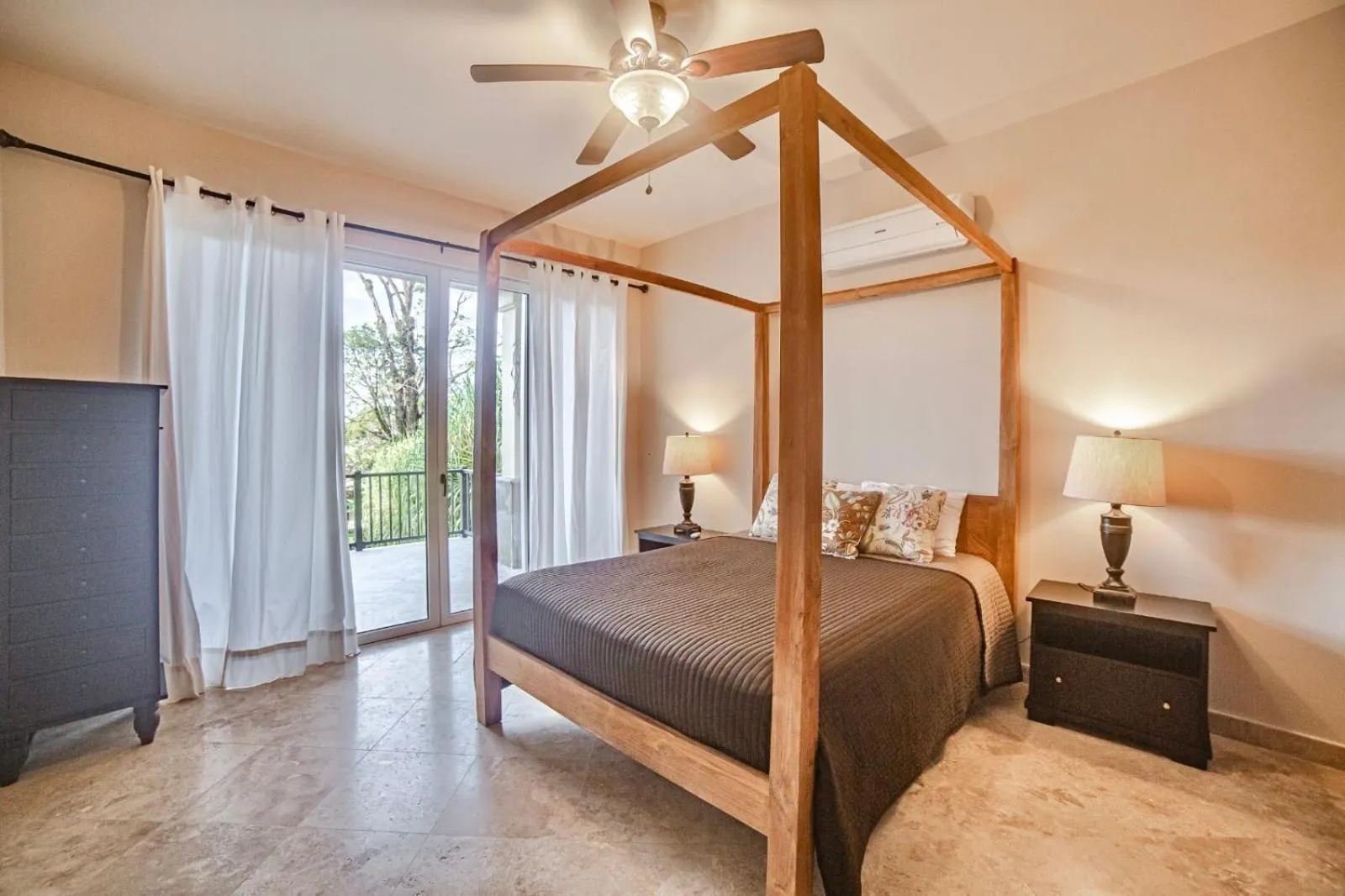 Bed in Red Frog Beach Island Resort