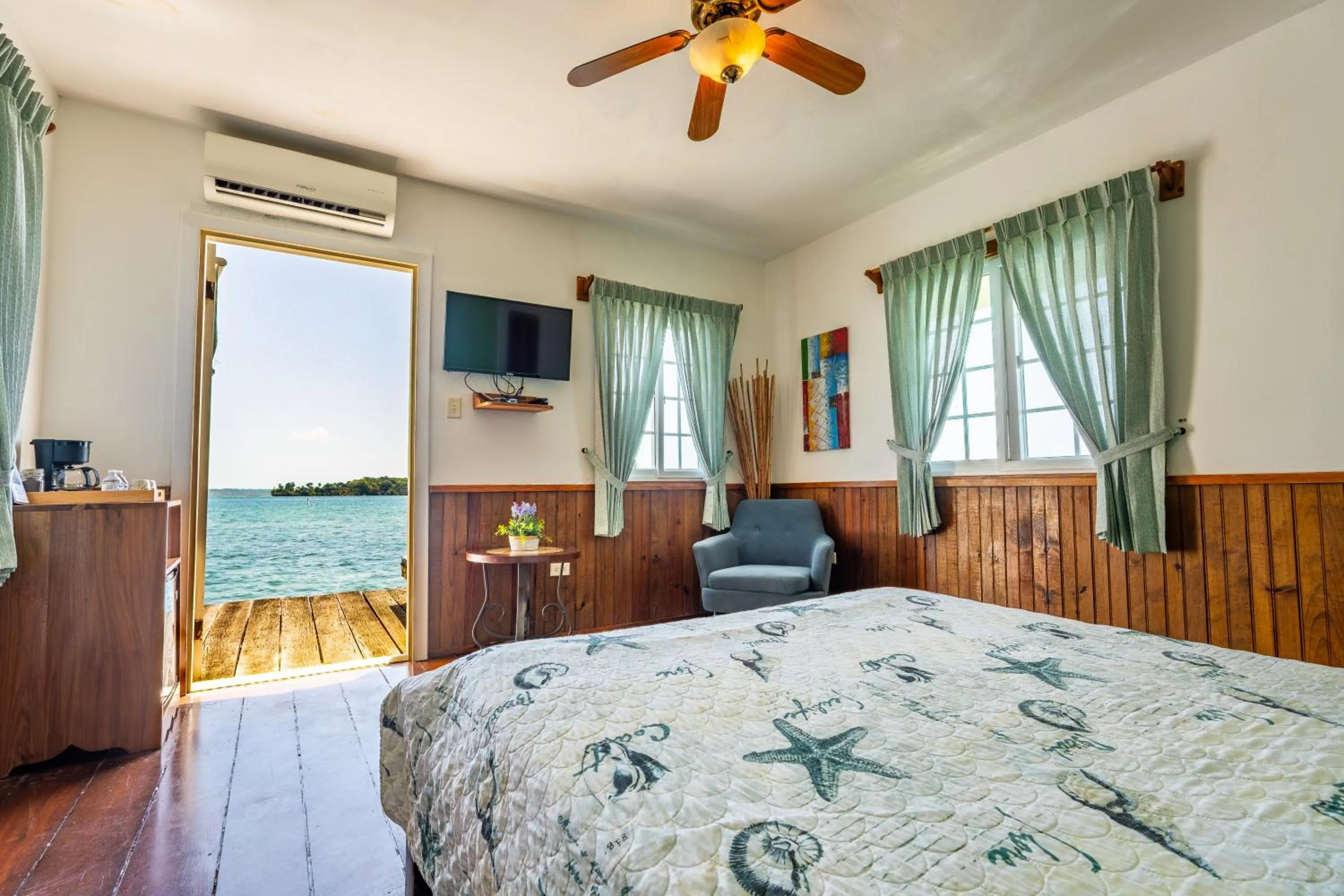 Bed in Faro del Colibri