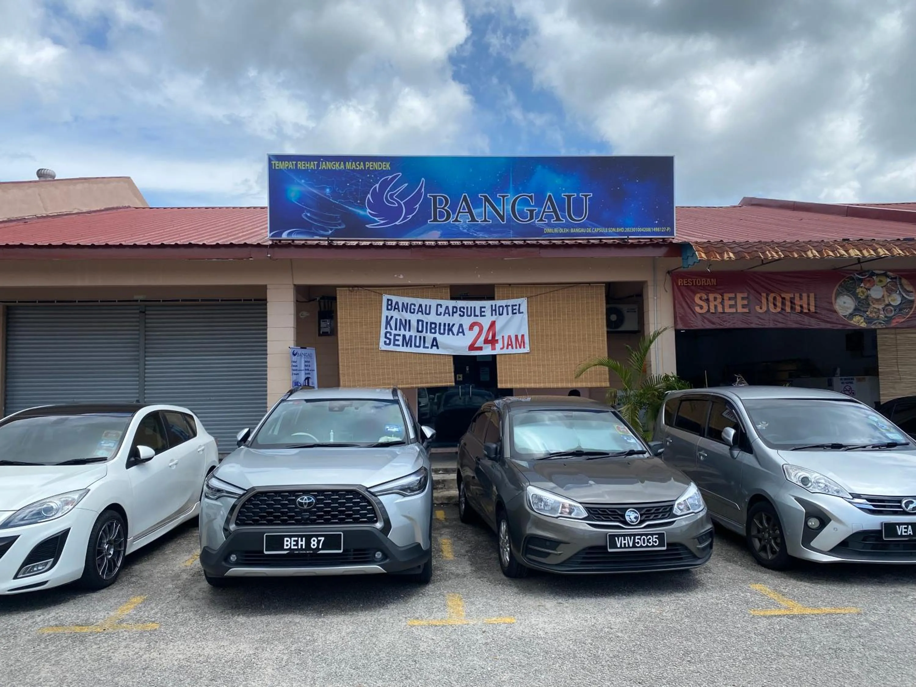 Bangau - Short Term Rest Area Capsule Hotel